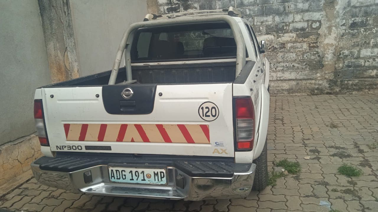 NISSAN HARDBODY NP300 — image 2