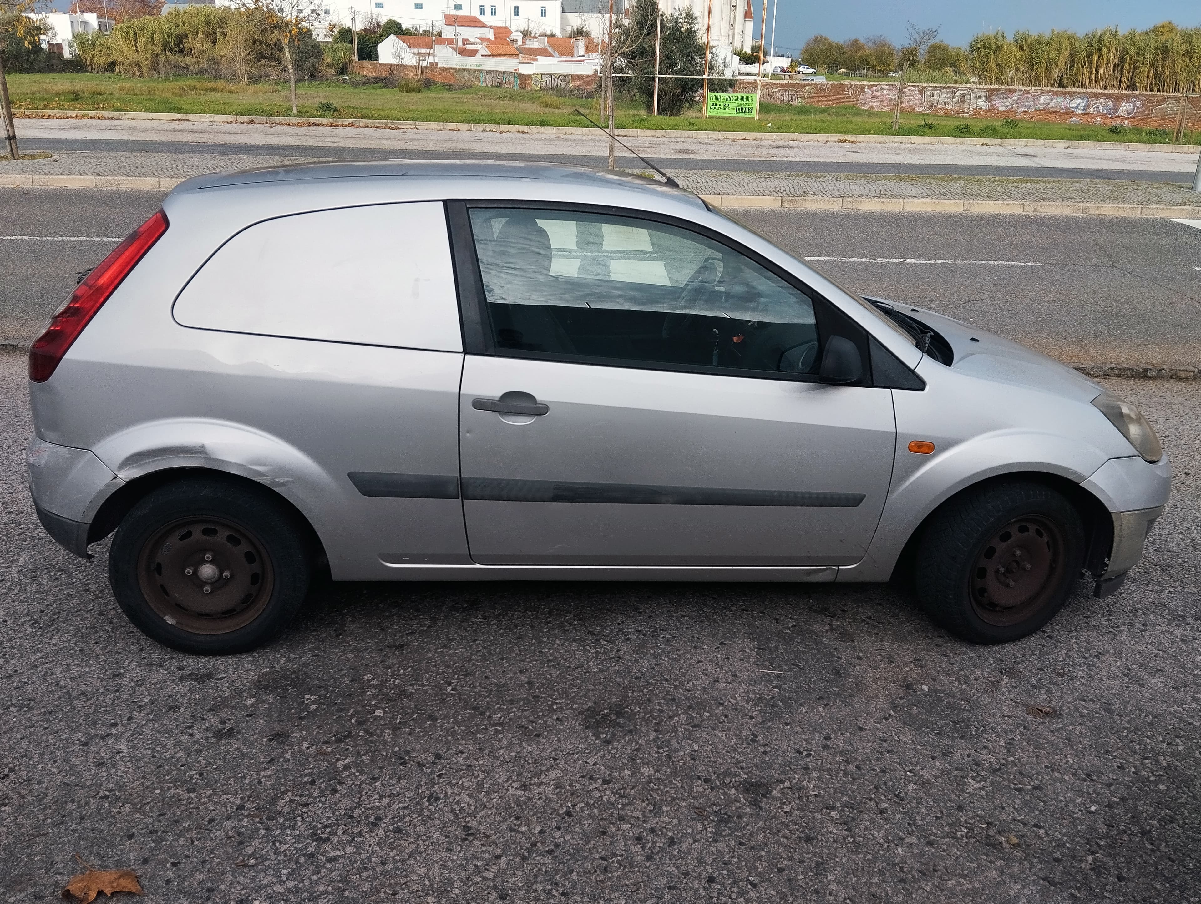 Ford Fiesta 1.4 TDCI · Ano 2007 — imagen 4