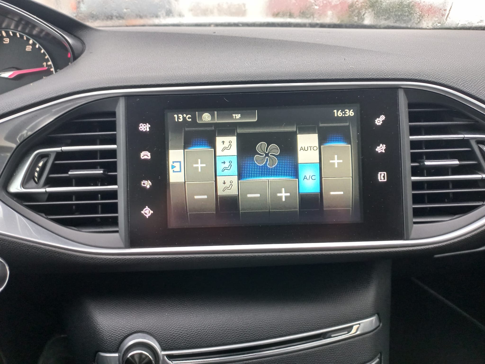 Peugeot 308 · Ano 2016 — imagen 21