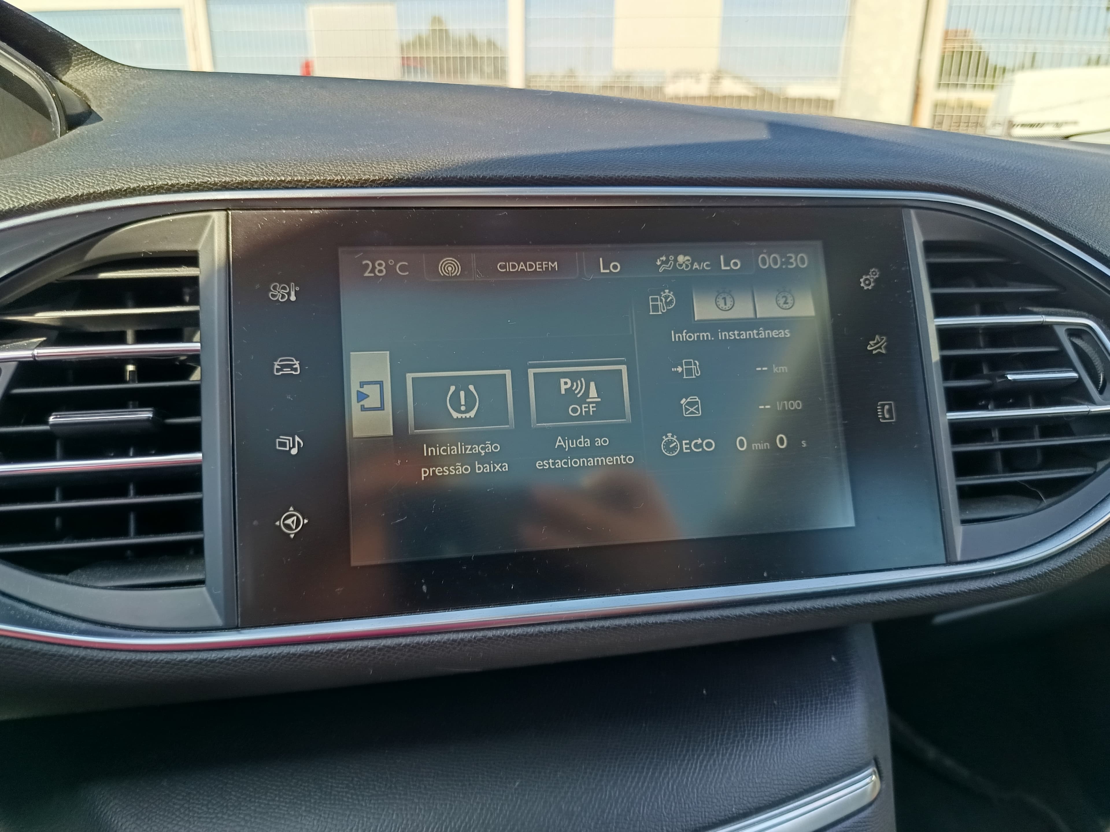 Peugeot 308 · Ano 2014 — imagem 40