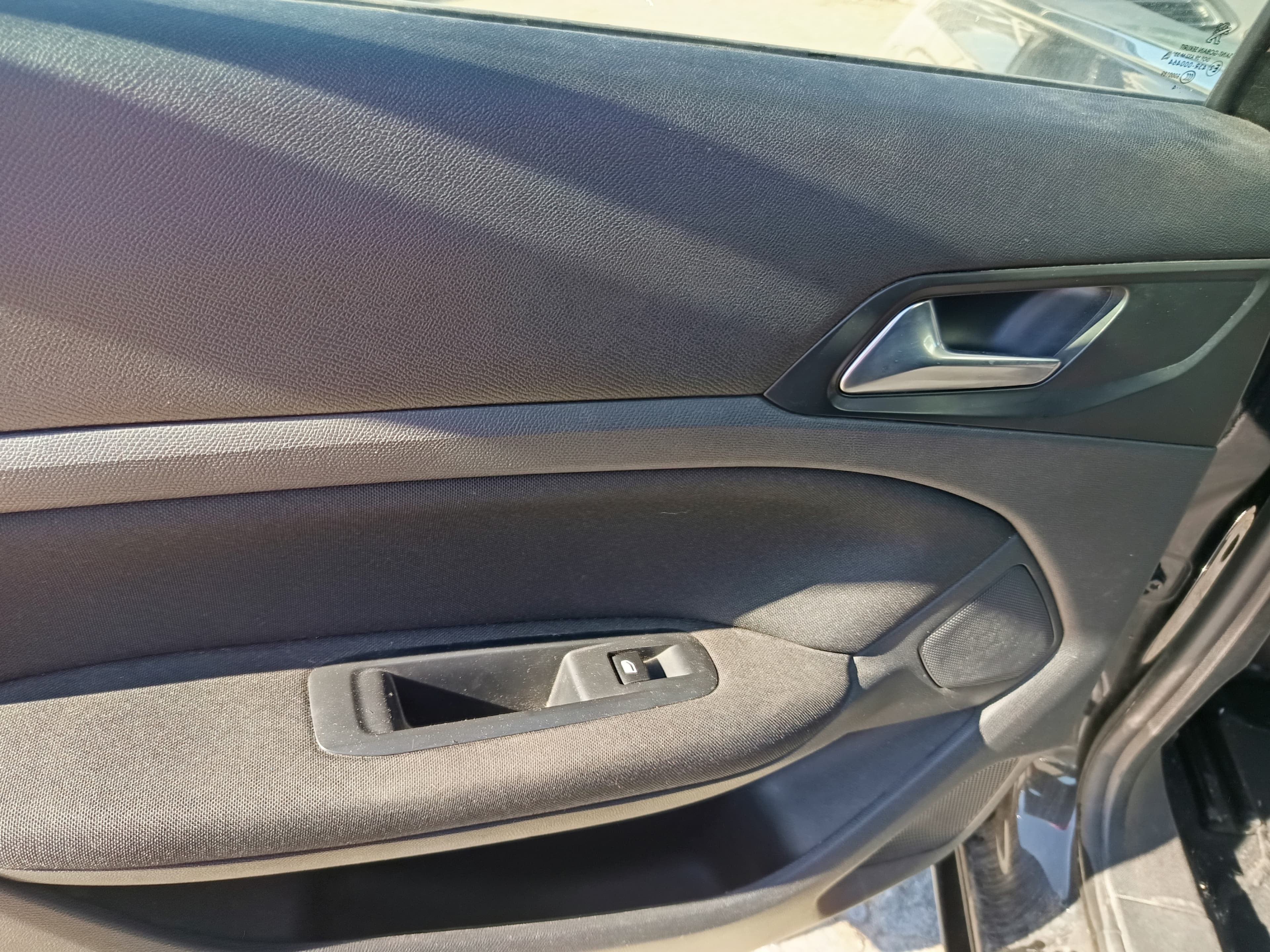 Peugeot 308 · Ano 2014 — imagem 31