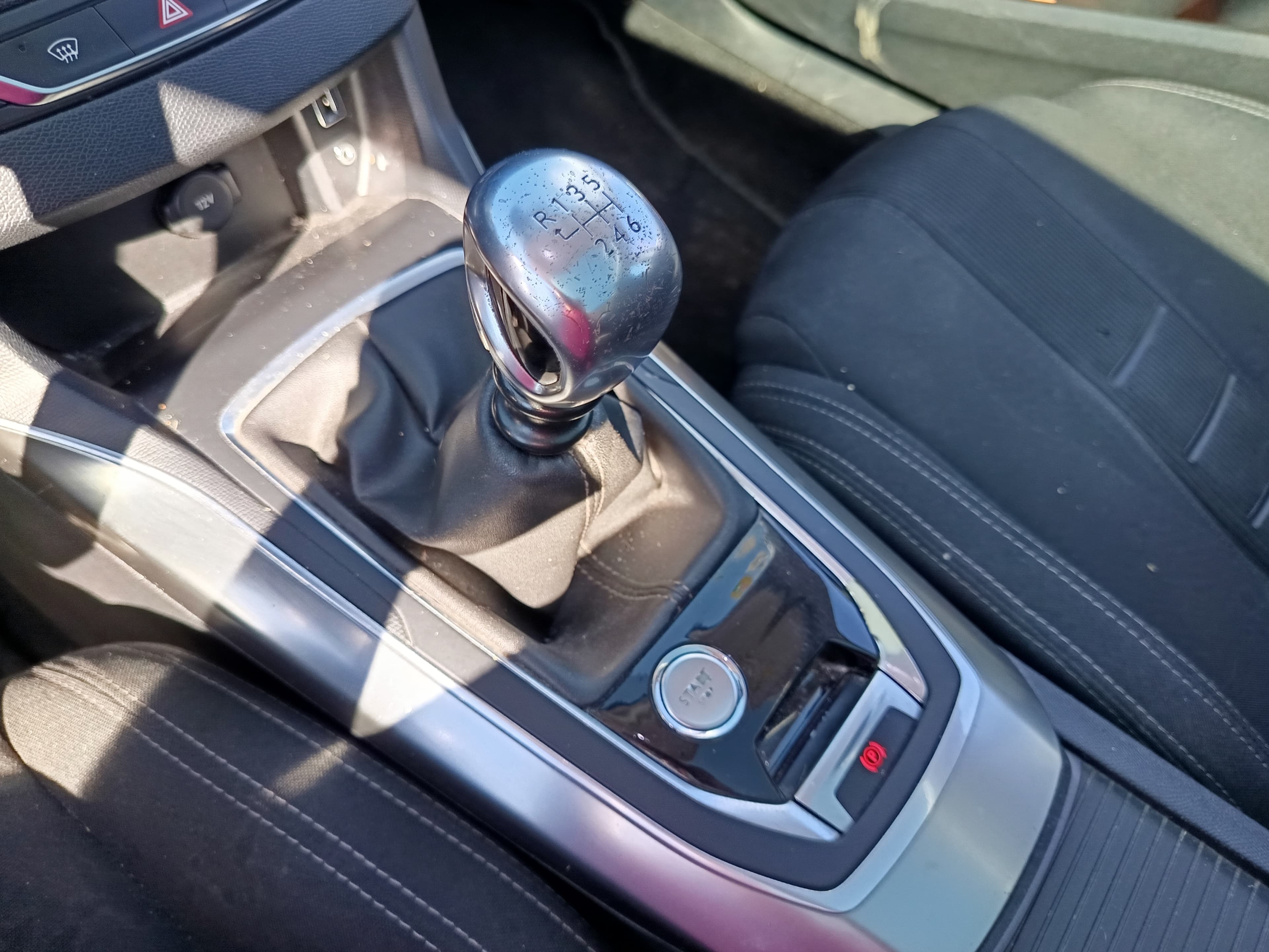 Peugeot 308 · Ano 2014 — imagem 42
