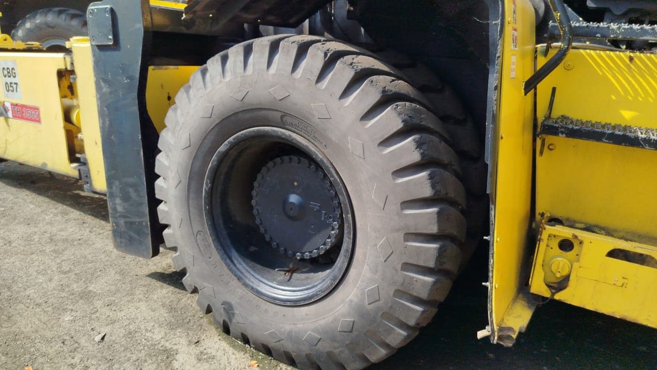 Hyster 25-12 tyre handler — imagen 2