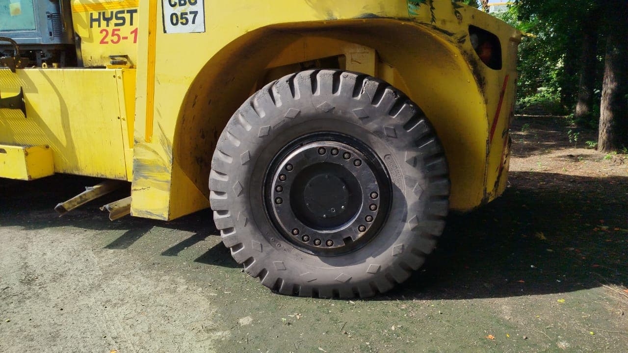 Hyster 25-12 tyre handler — imagen 3