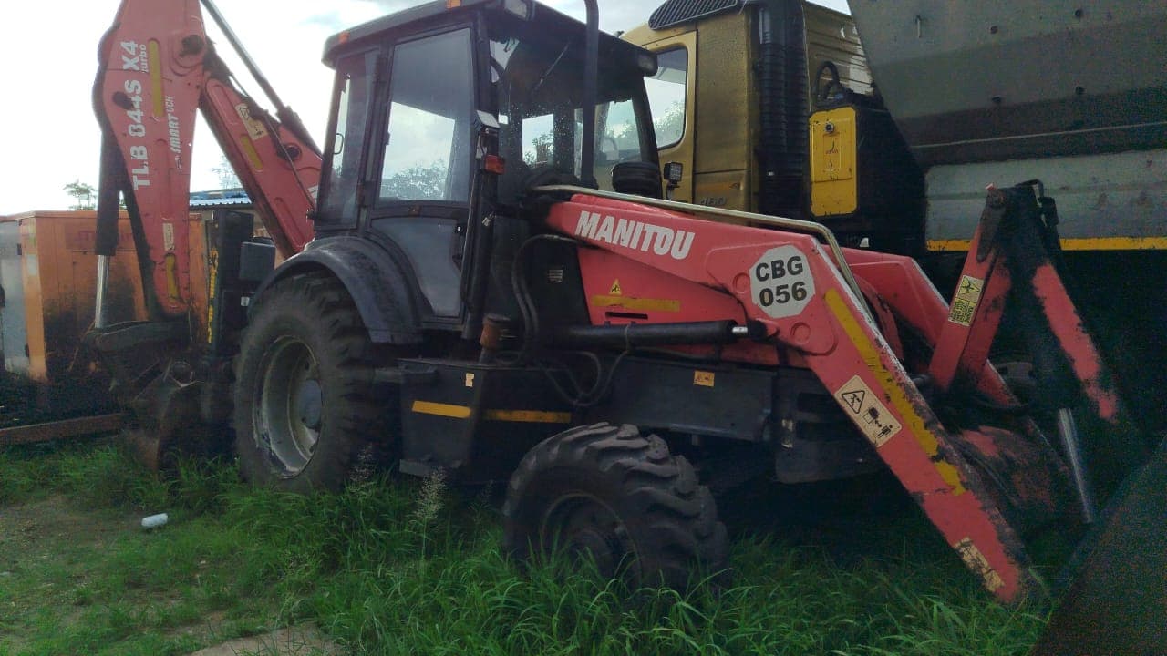 Retro-escavadeira Manitou TLB 844SX4 — imagem 11