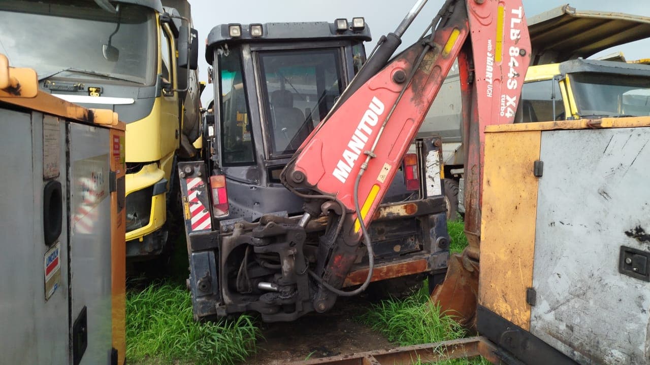 Retro-escavadeira Manitou TLB 844SX4 — imagem 15