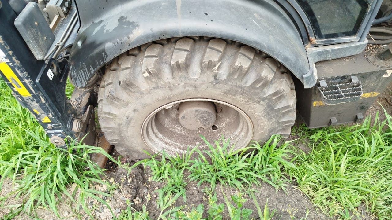 Retro-escavadeira Manitou TLB 844SM4 — image 4