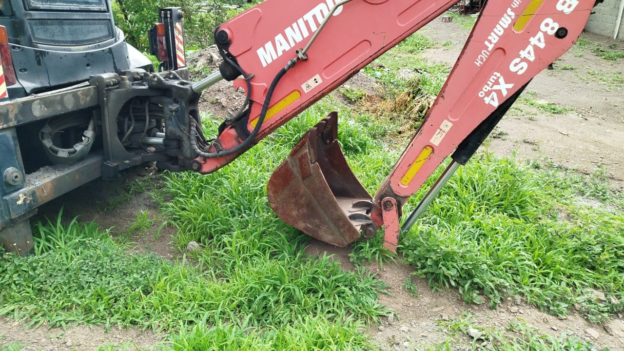 Retro-escavadeira Manitou TLB 844SM4 — image 2