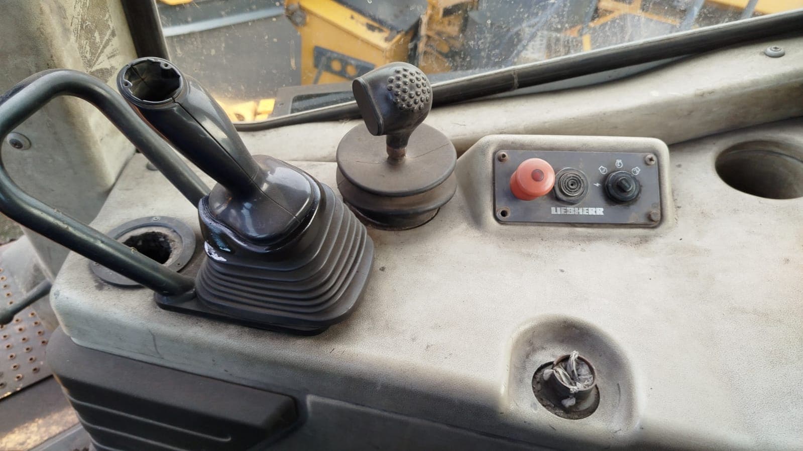 Bulldozer Liebherr PR754 — image 13