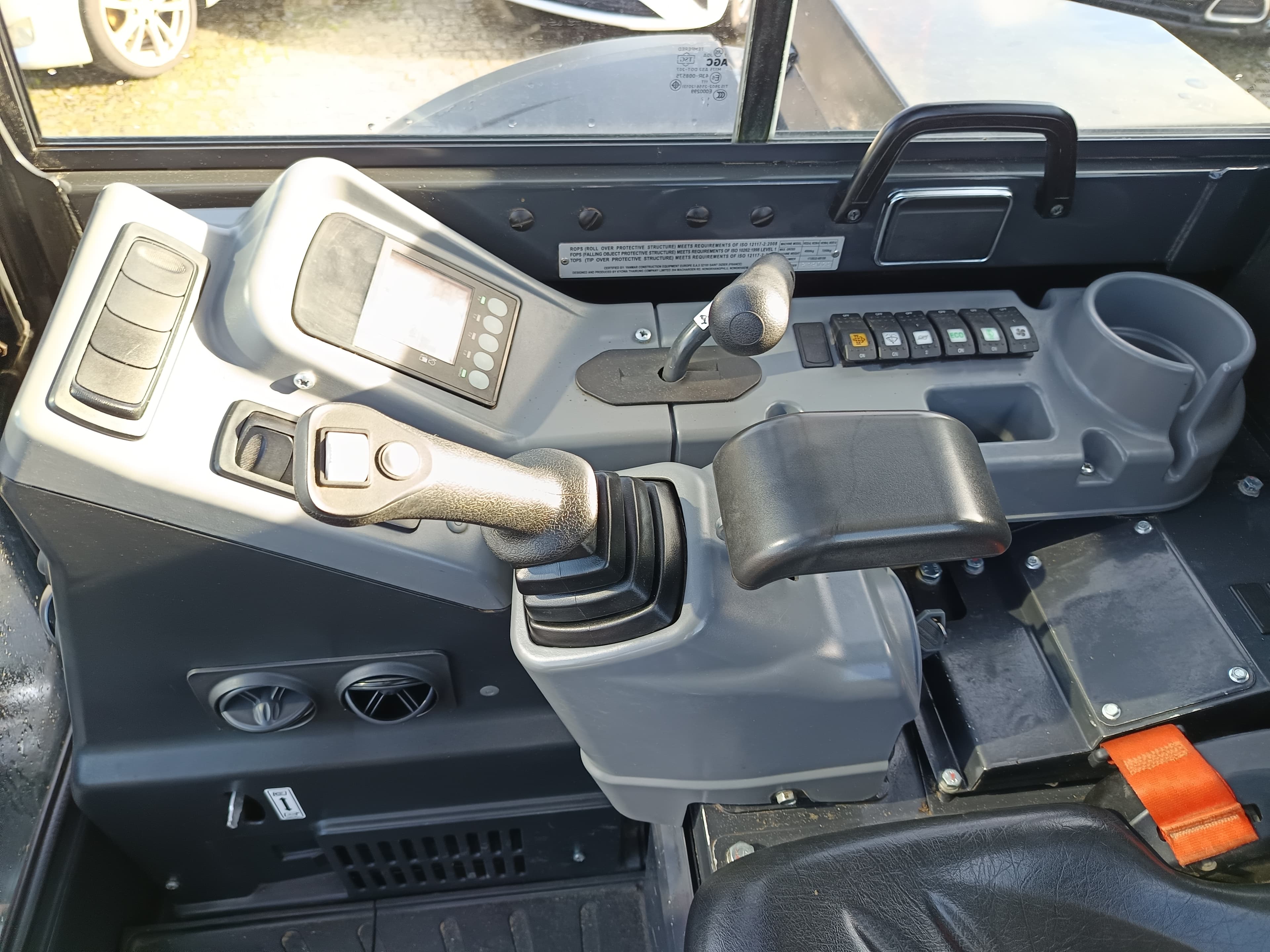 Giratória Rastos Yanmar VIO 50-6B · Ano 2024 — image 17