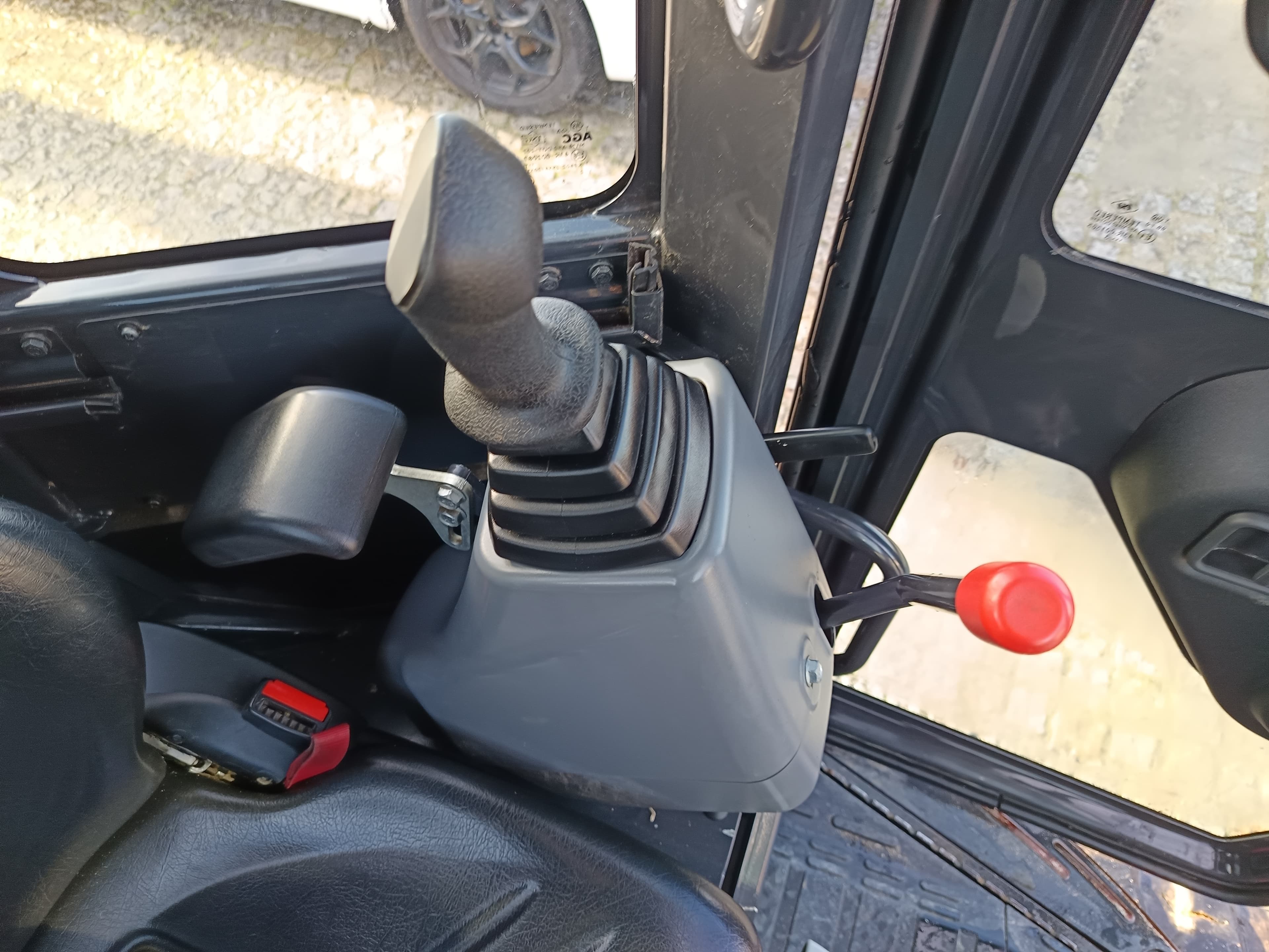 Giratória Rastos Yanmar VIO 50-6B · Ano 2024 — image 18