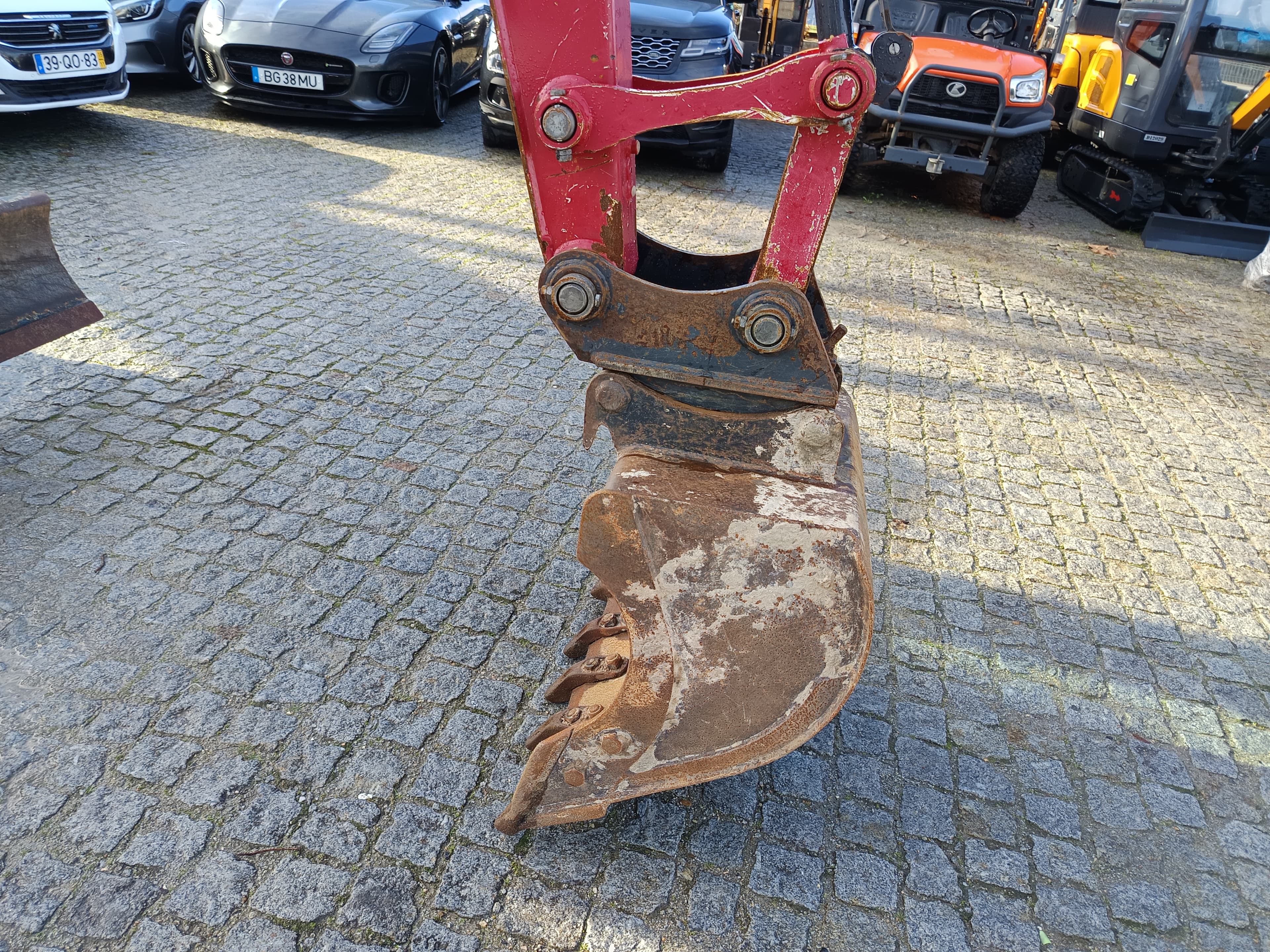 Giratória Rastos Yanmar VIO 50-6B · Ano 2024 — image 4