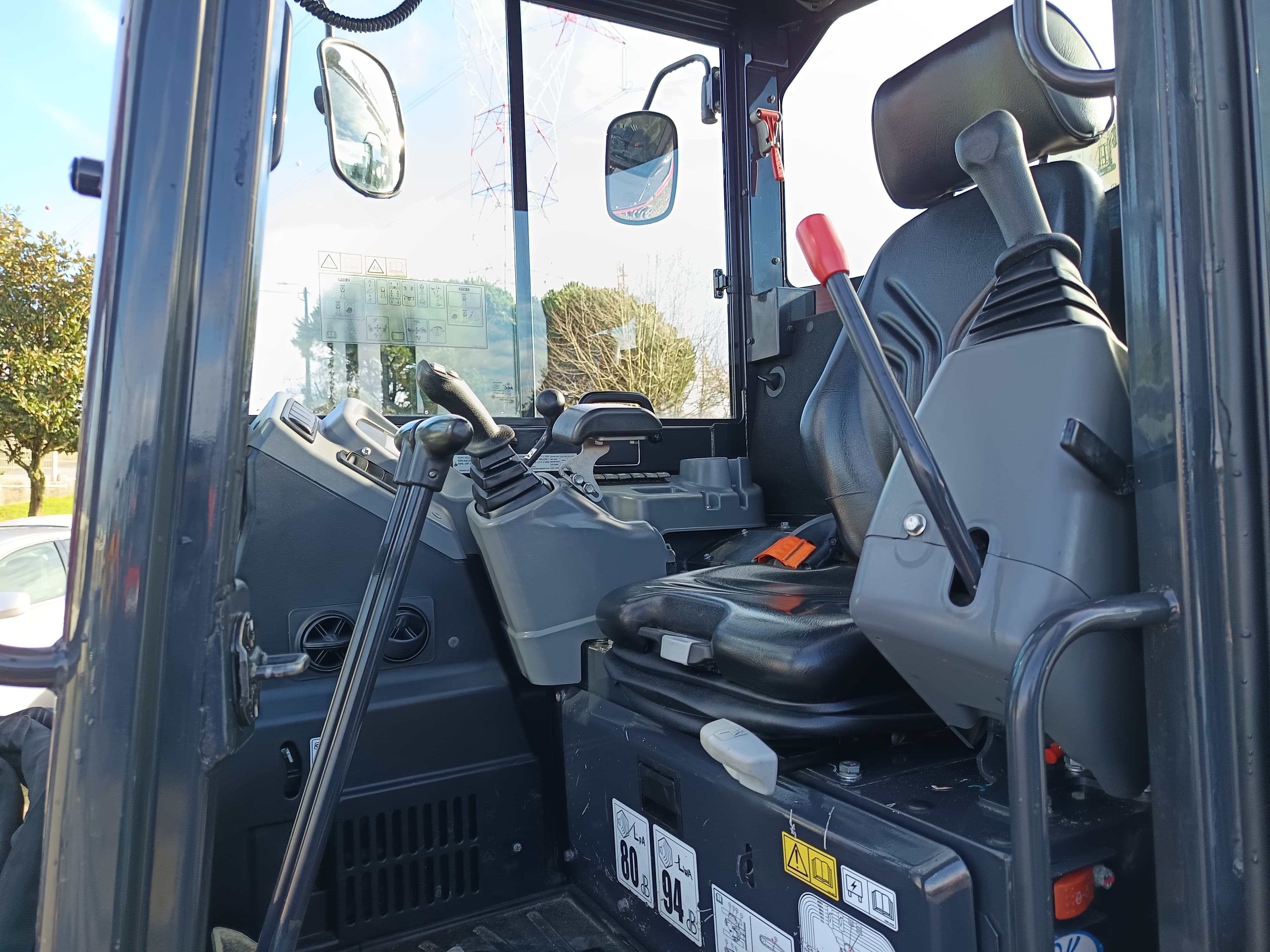 Giratória Rastos Yanmar VIO 50-6B · Ano 2024 — image 14