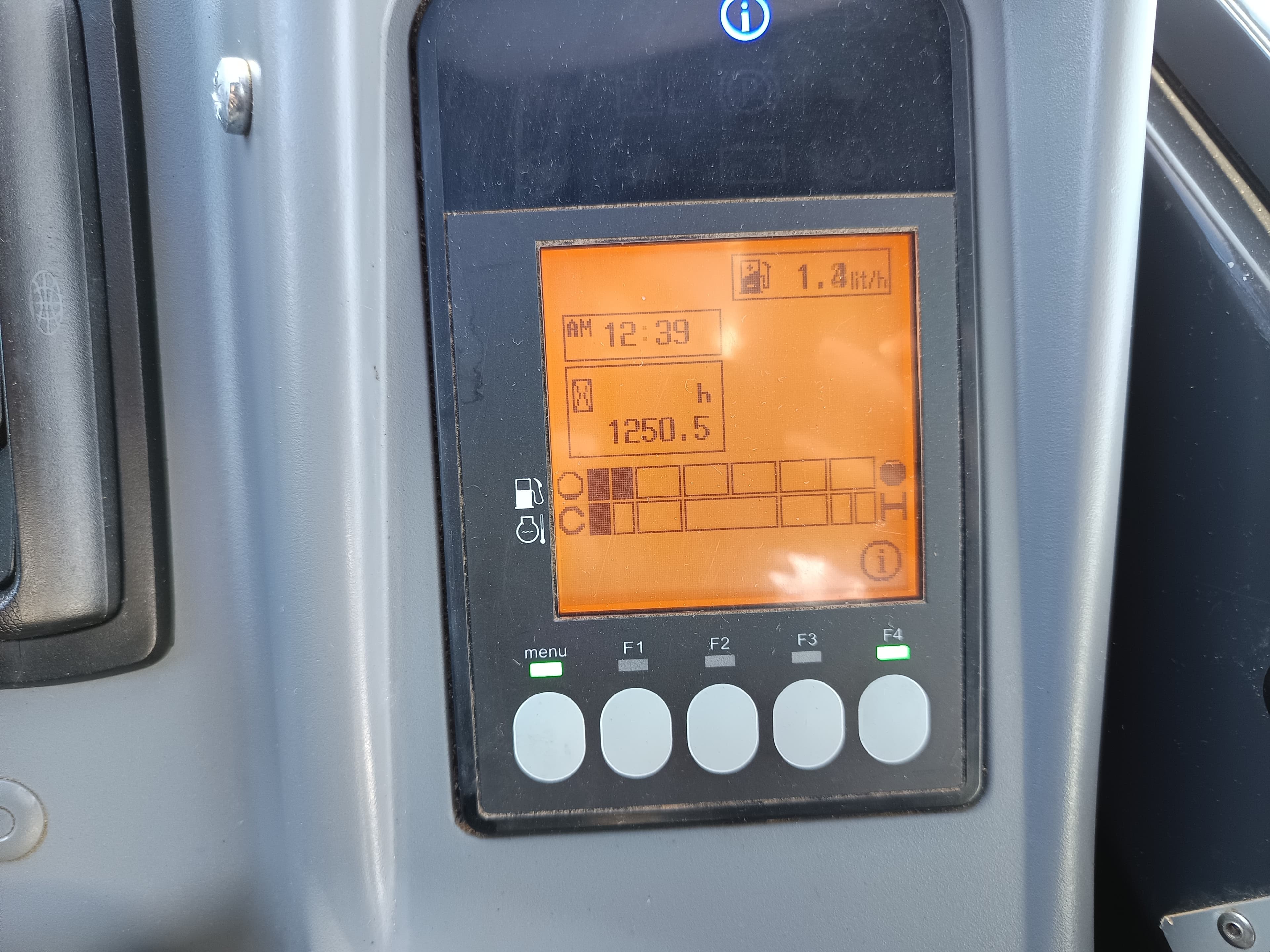 Giratória Rastos Yanmar VIO 50-6B · Ano 2024 — image 20