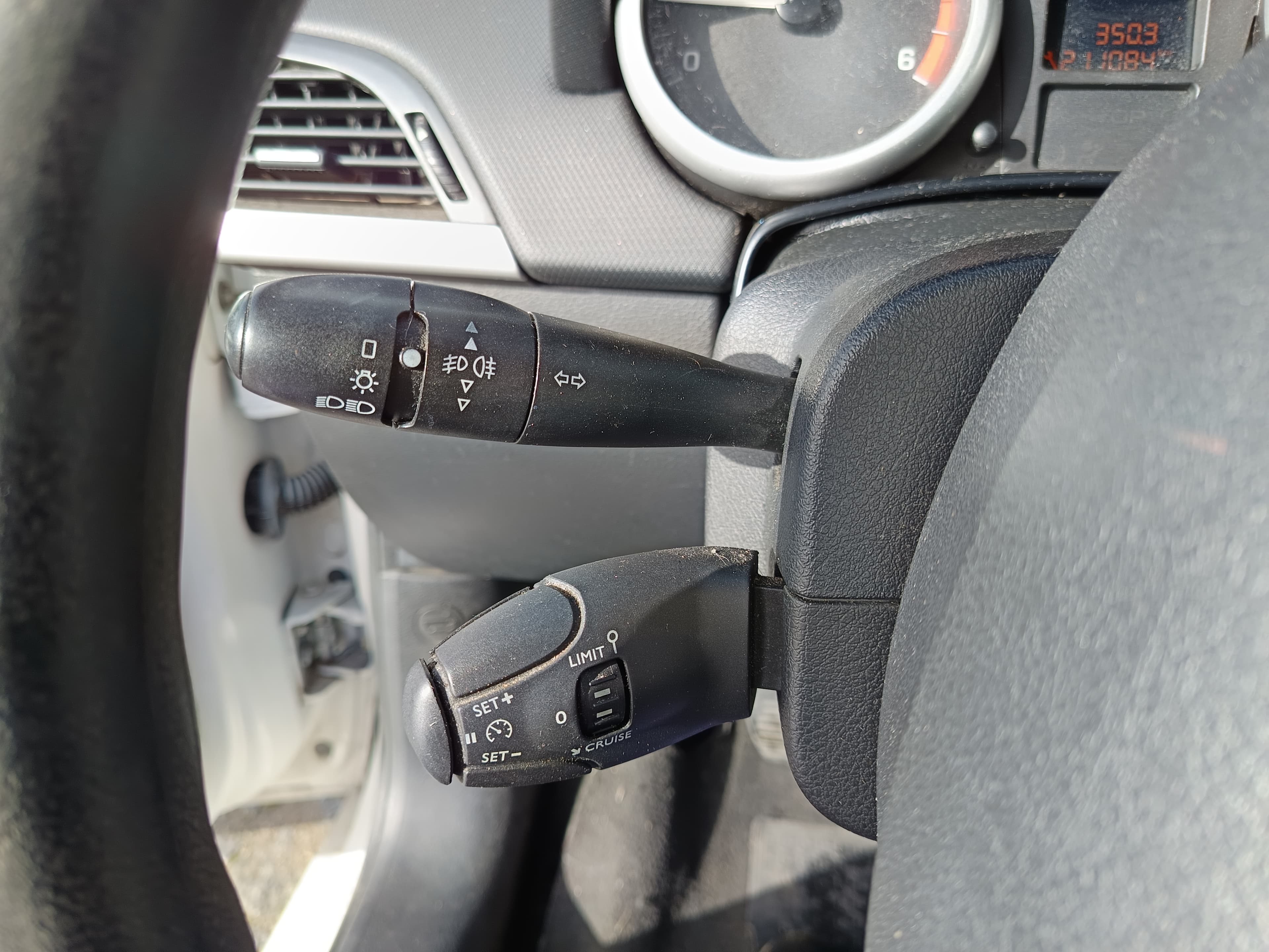 Peugeot 207 · Ano 2011 — image 33