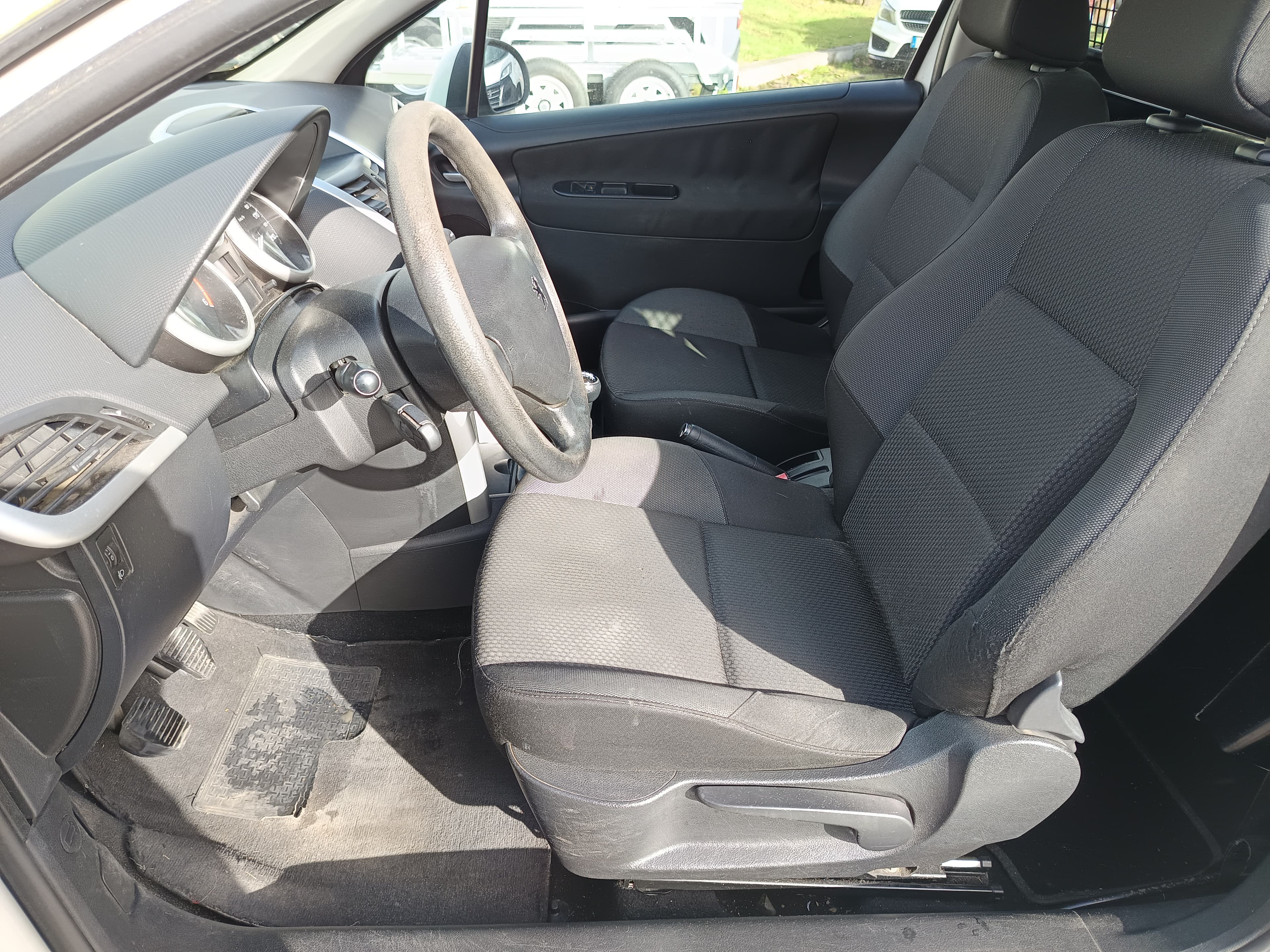 Peugeot 207 · Ano 2011 — image 23