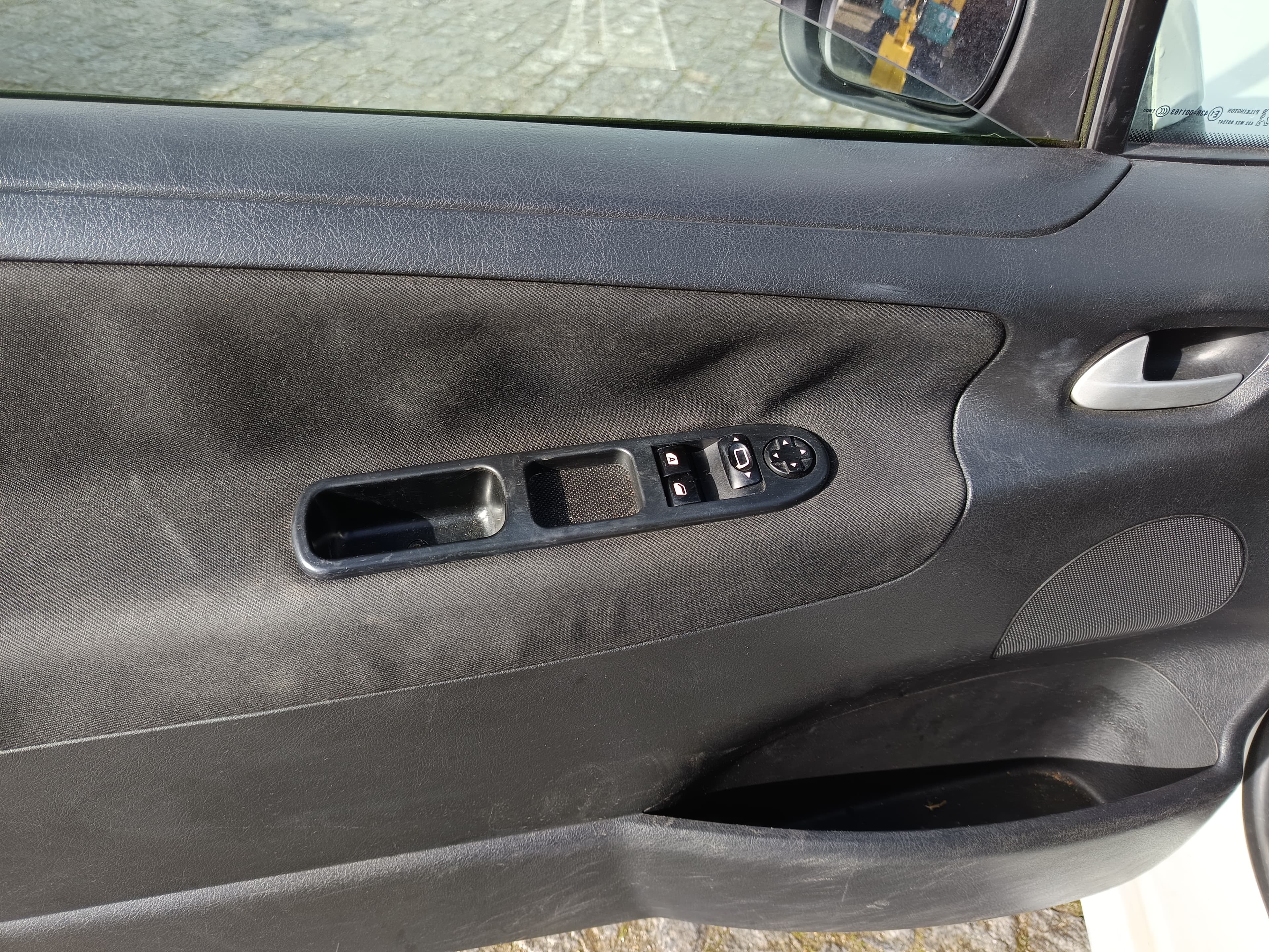 Peugeot 207 · Ano 2011 — image 22