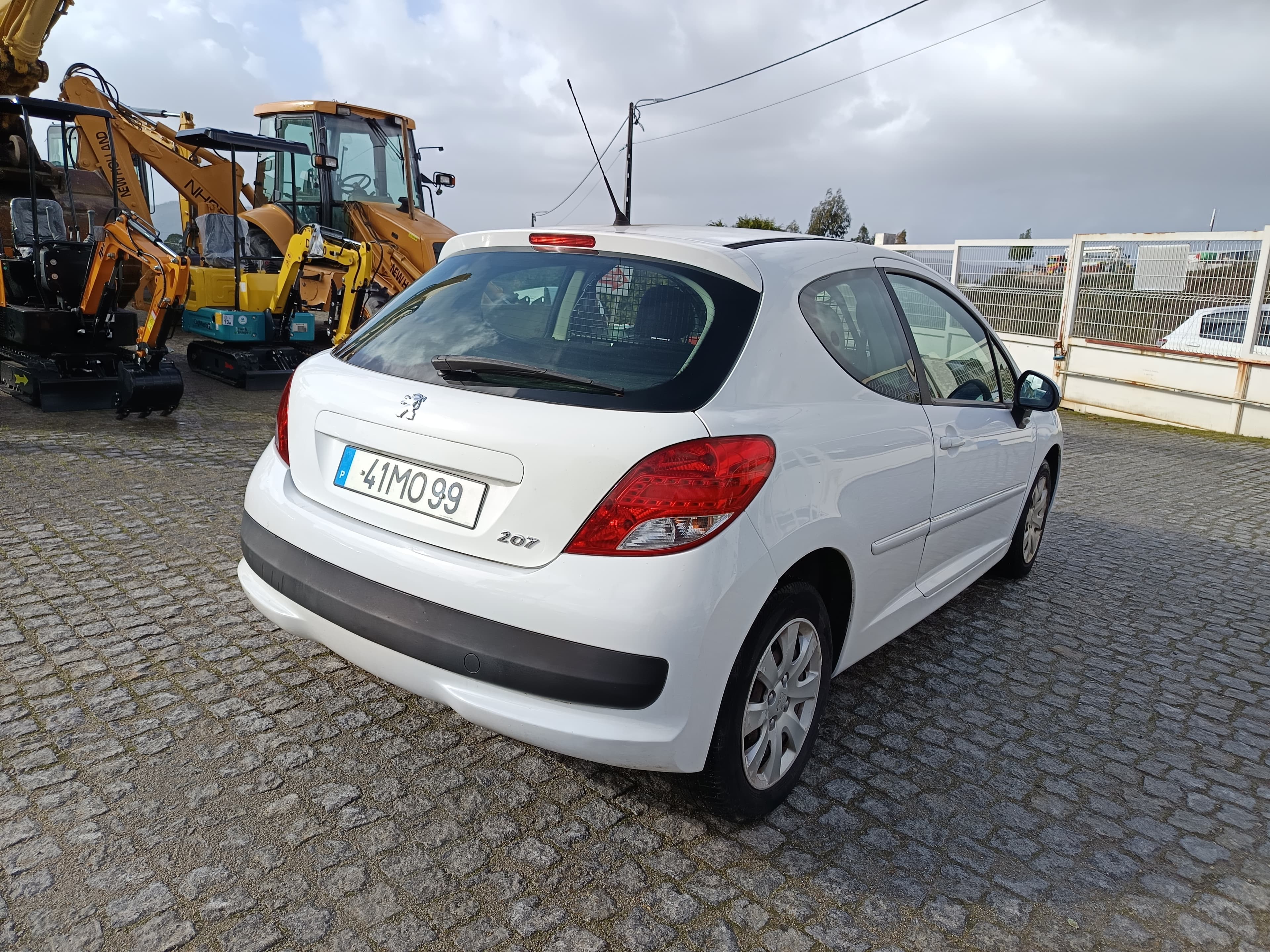 Peugeot 207 · Ano 2011 — image 4