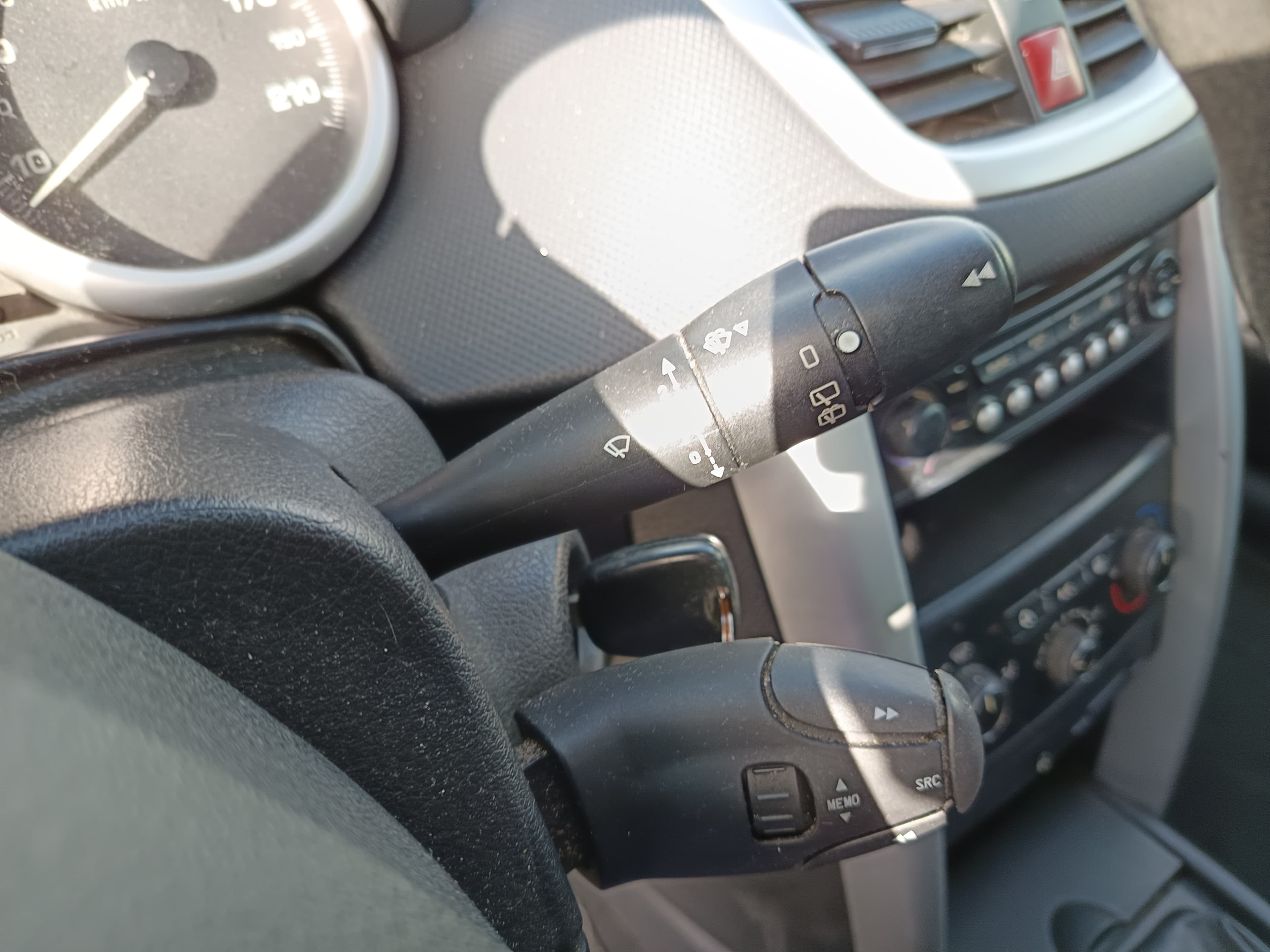 Peugeot 207 · Ano 2011 — image 32