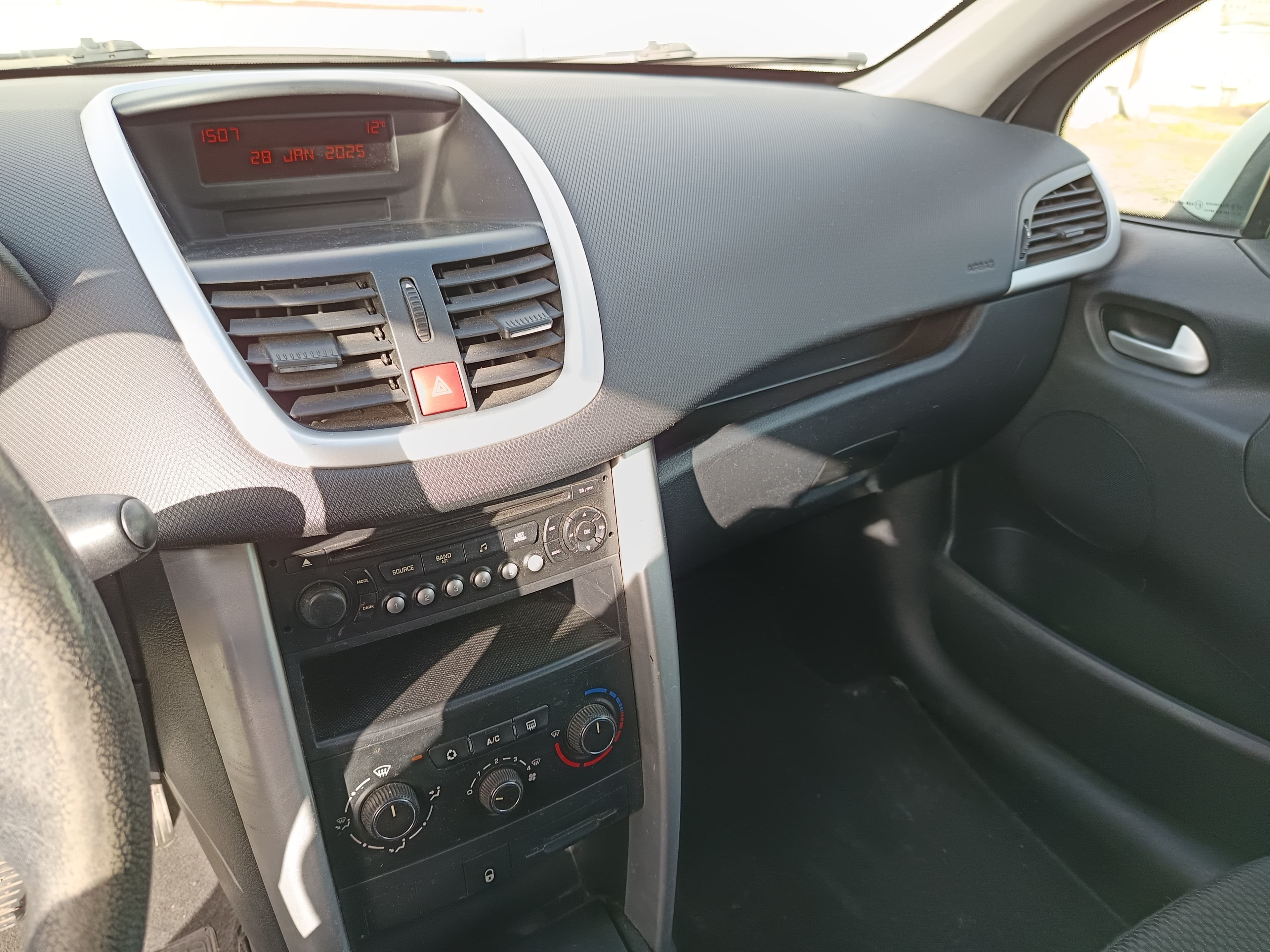 Peugeot 207 · Ano 2011 — image 27