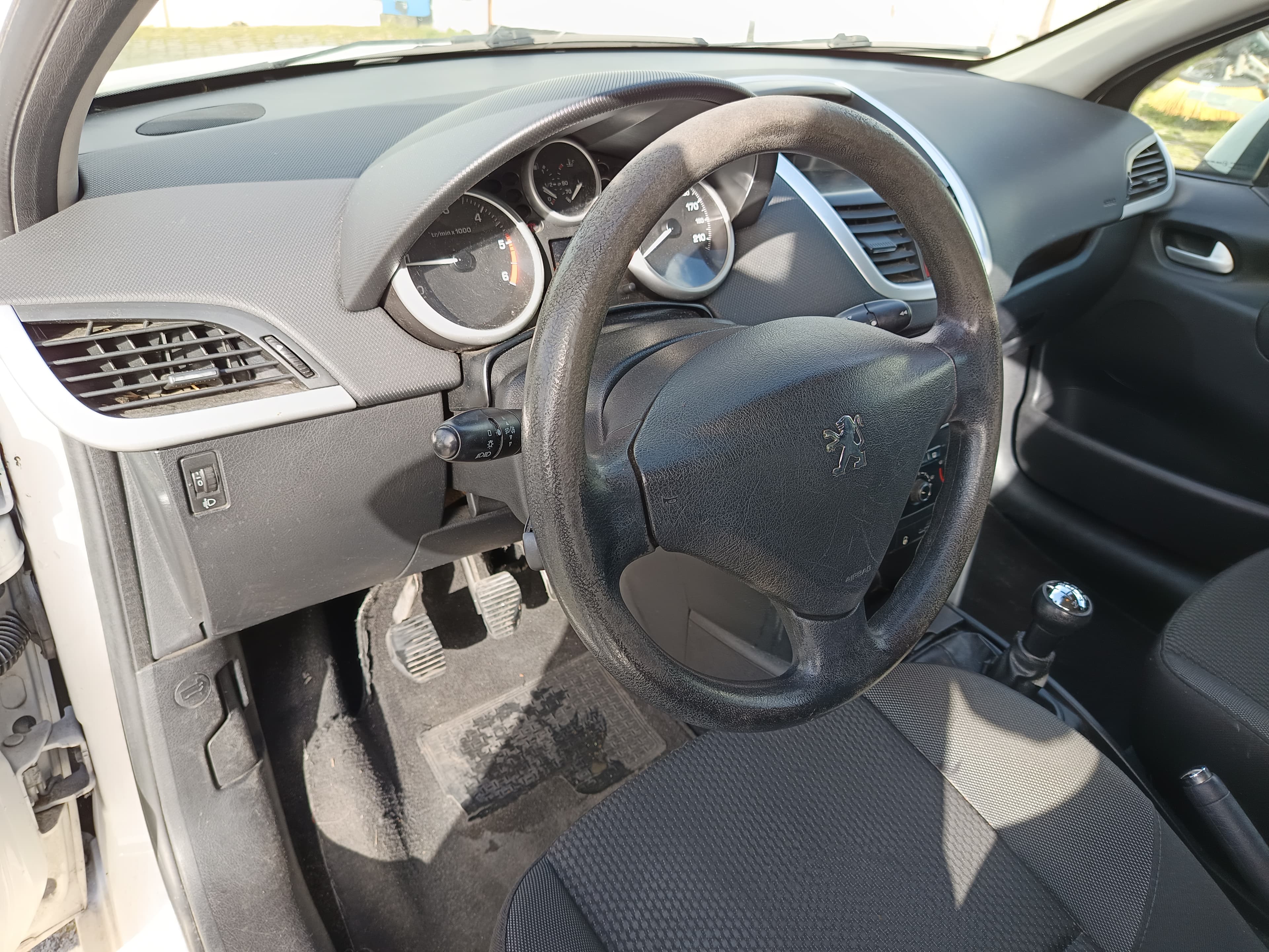 Peugeot 207 · Ano 2011 — image 26