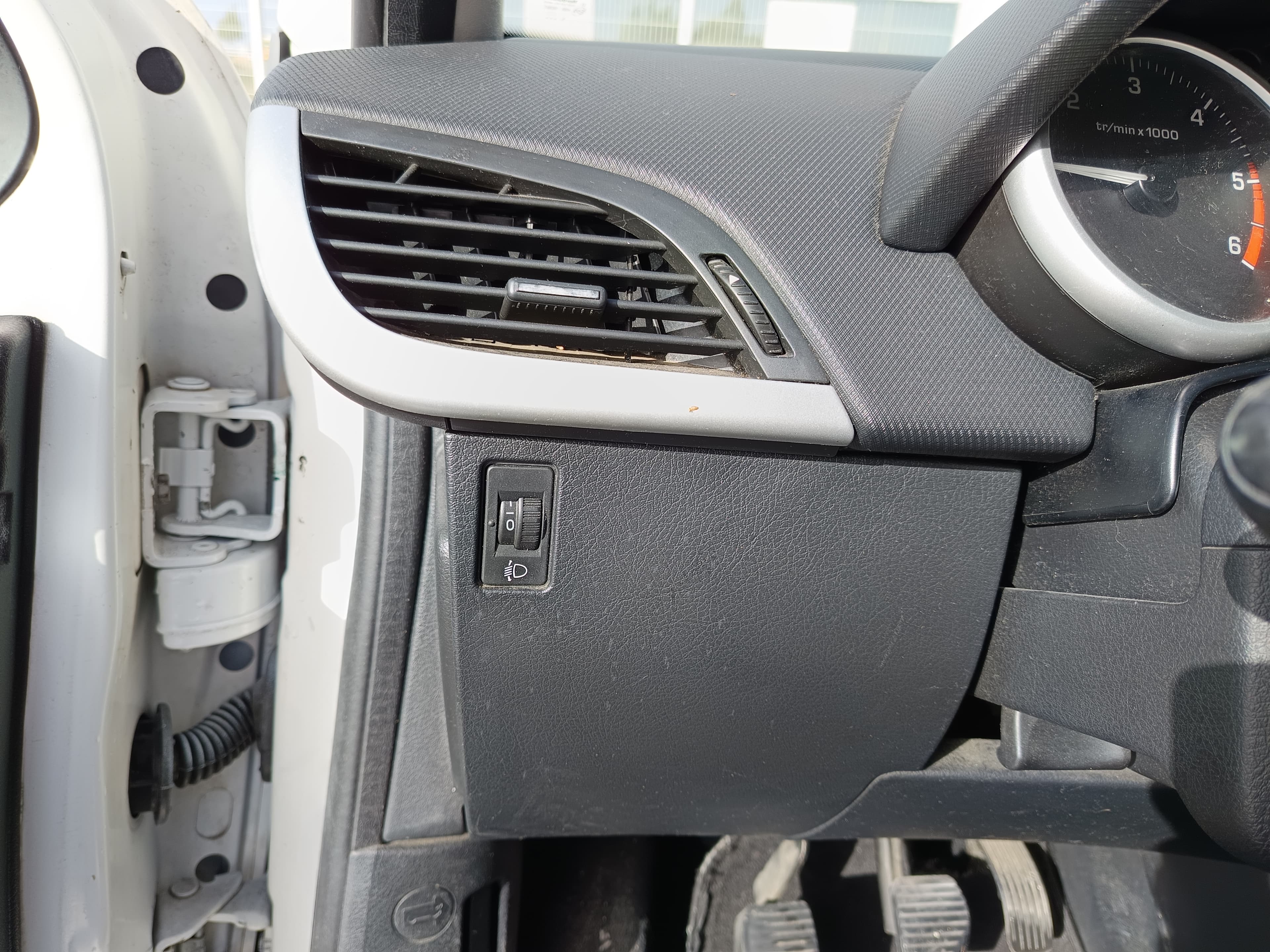 Peugeot 207 · Ano 2011 — image 34
