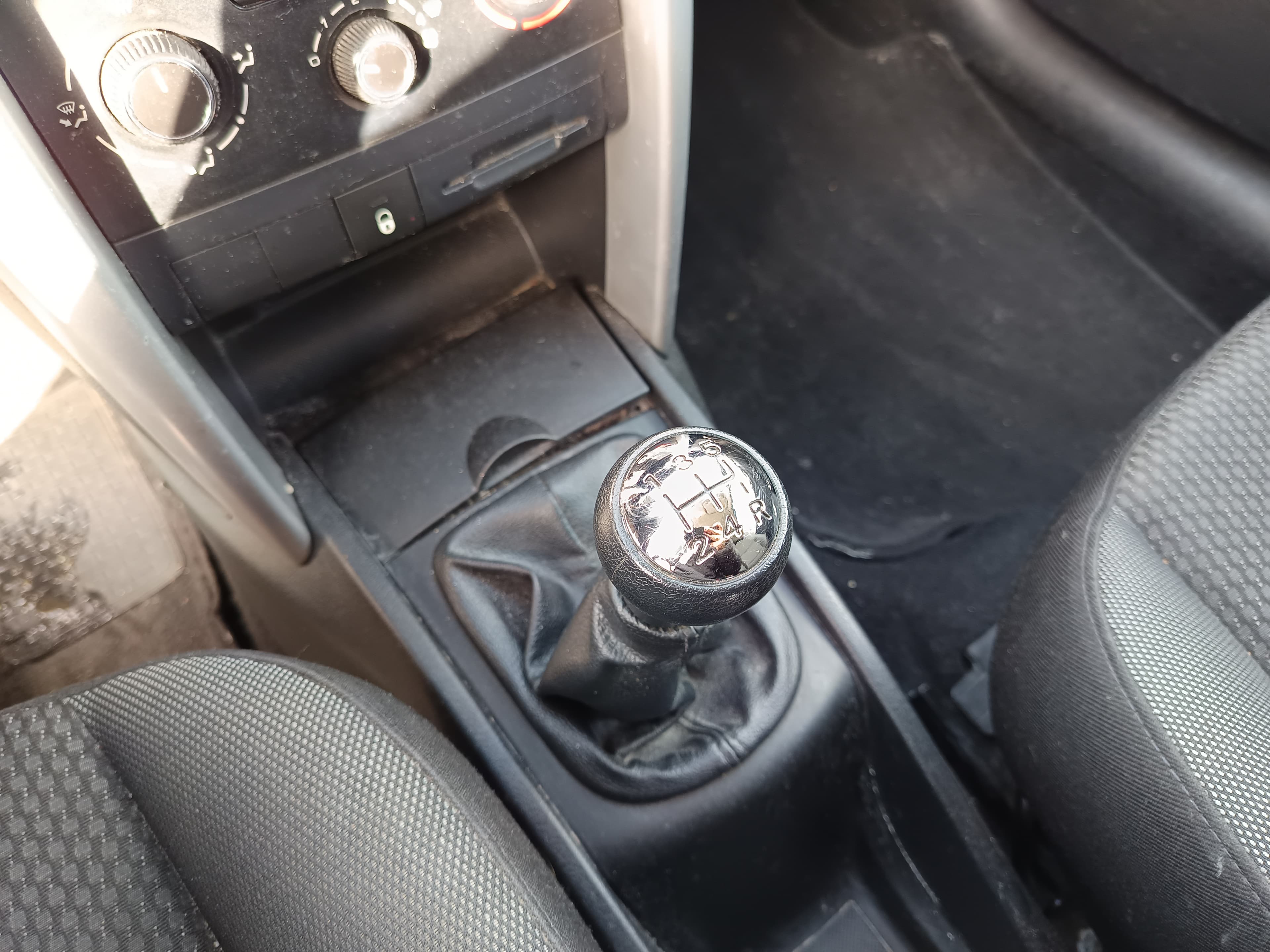 Peugeot 207 · Ano 2011 — image 30