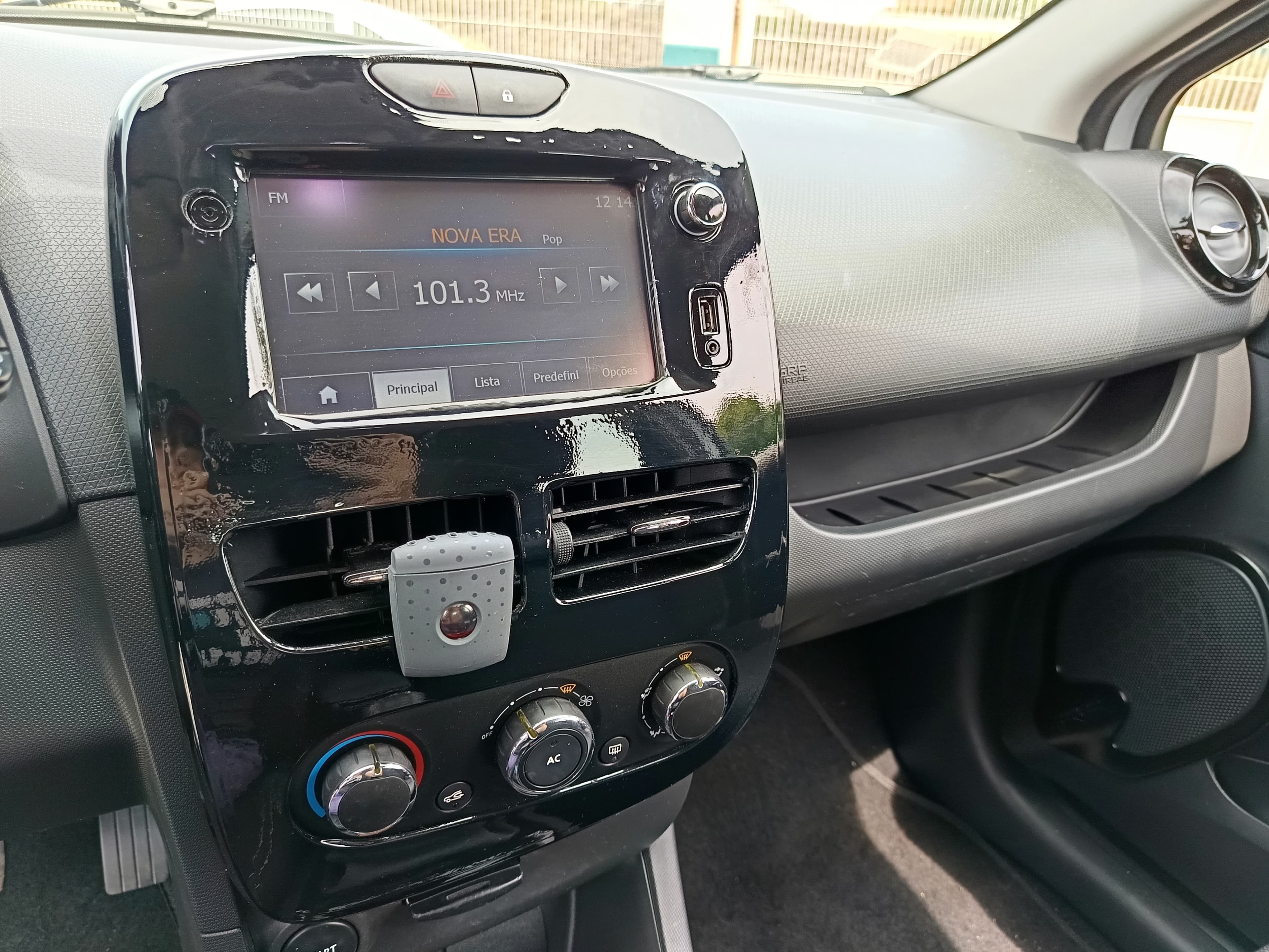 Renault Clio · Ano 2014 — imagem 36