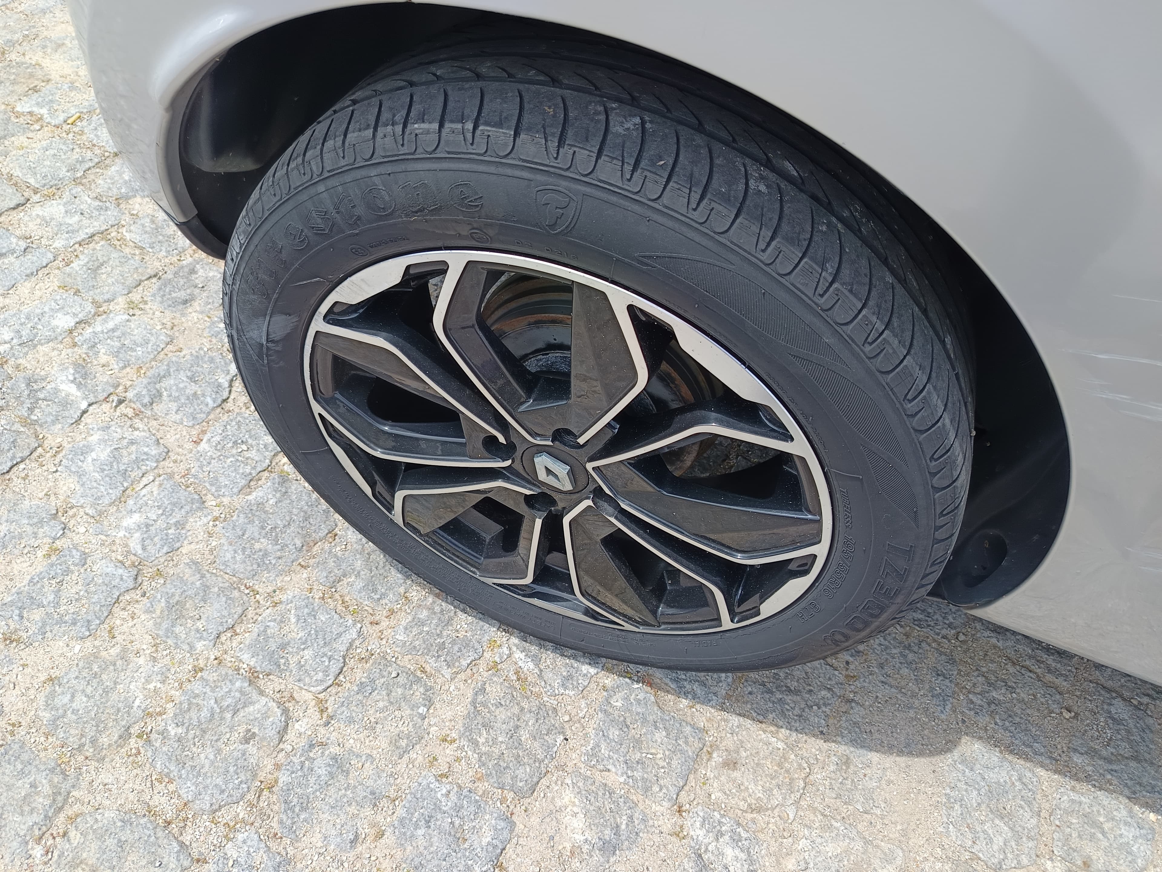 Renault Clio · Ano 2014 — imagem 10