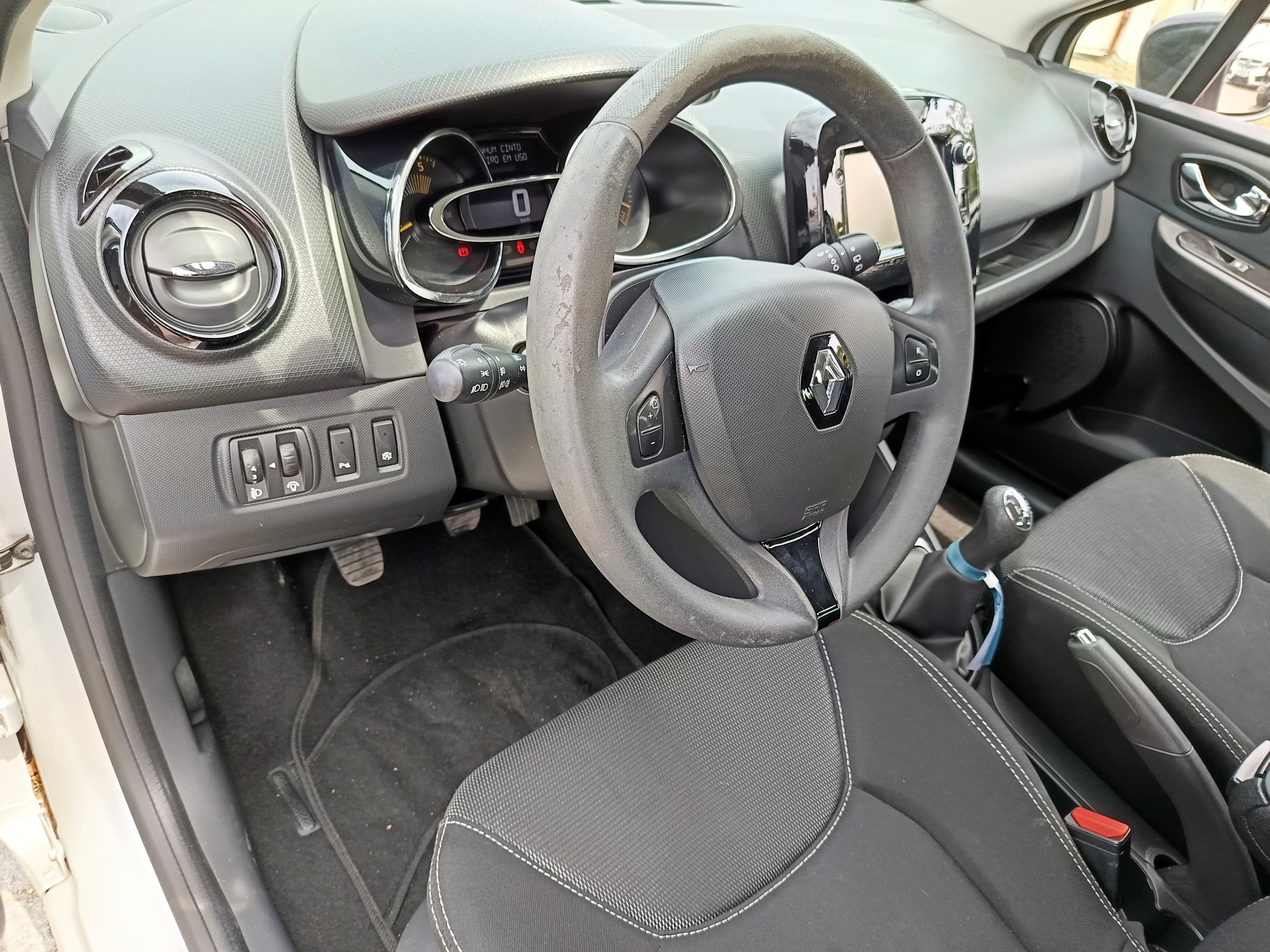 Renault Clio · Ano 2014 — imagem 35