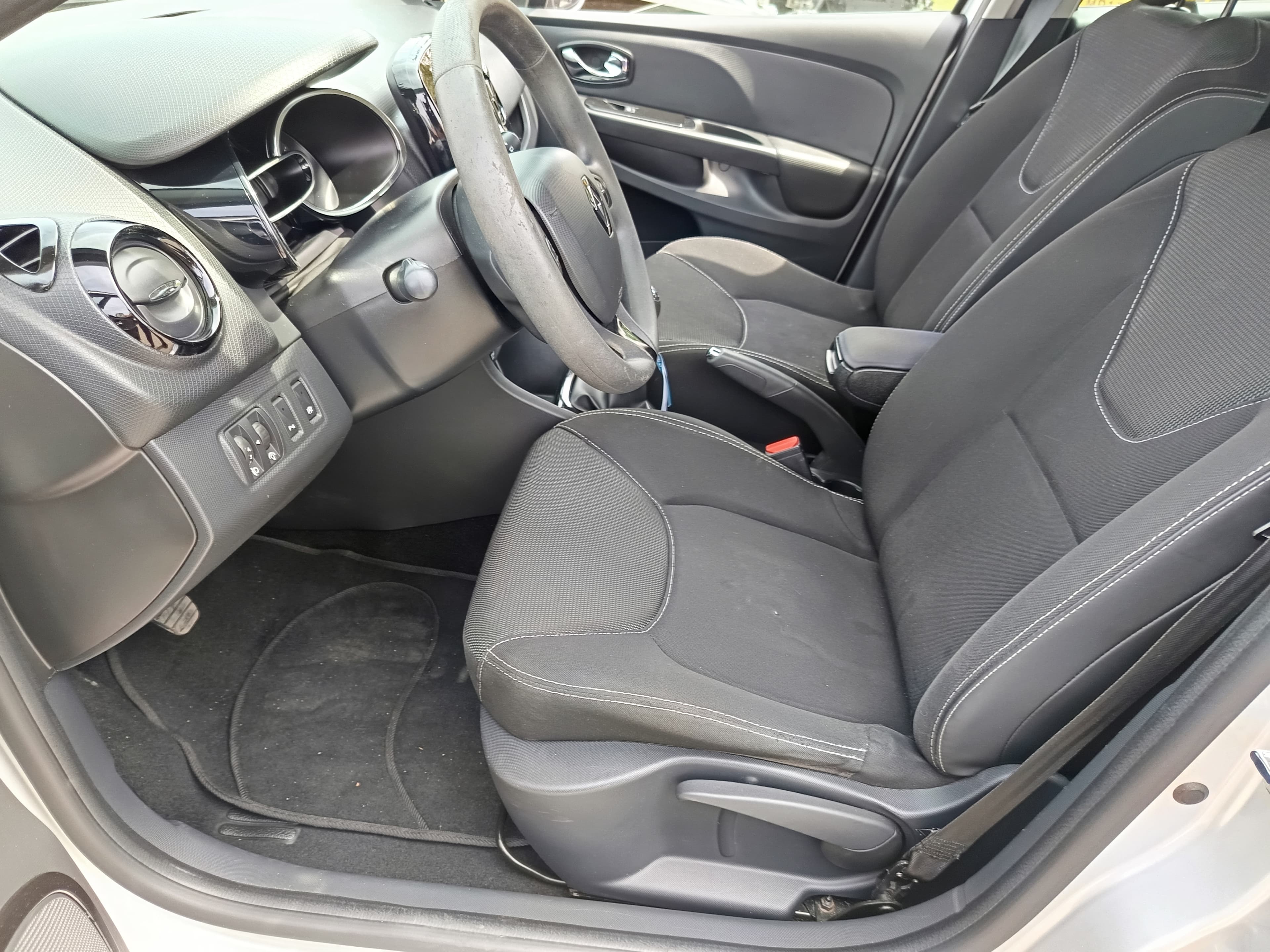 Renault Clio · Ano 2014 — imagem 33
