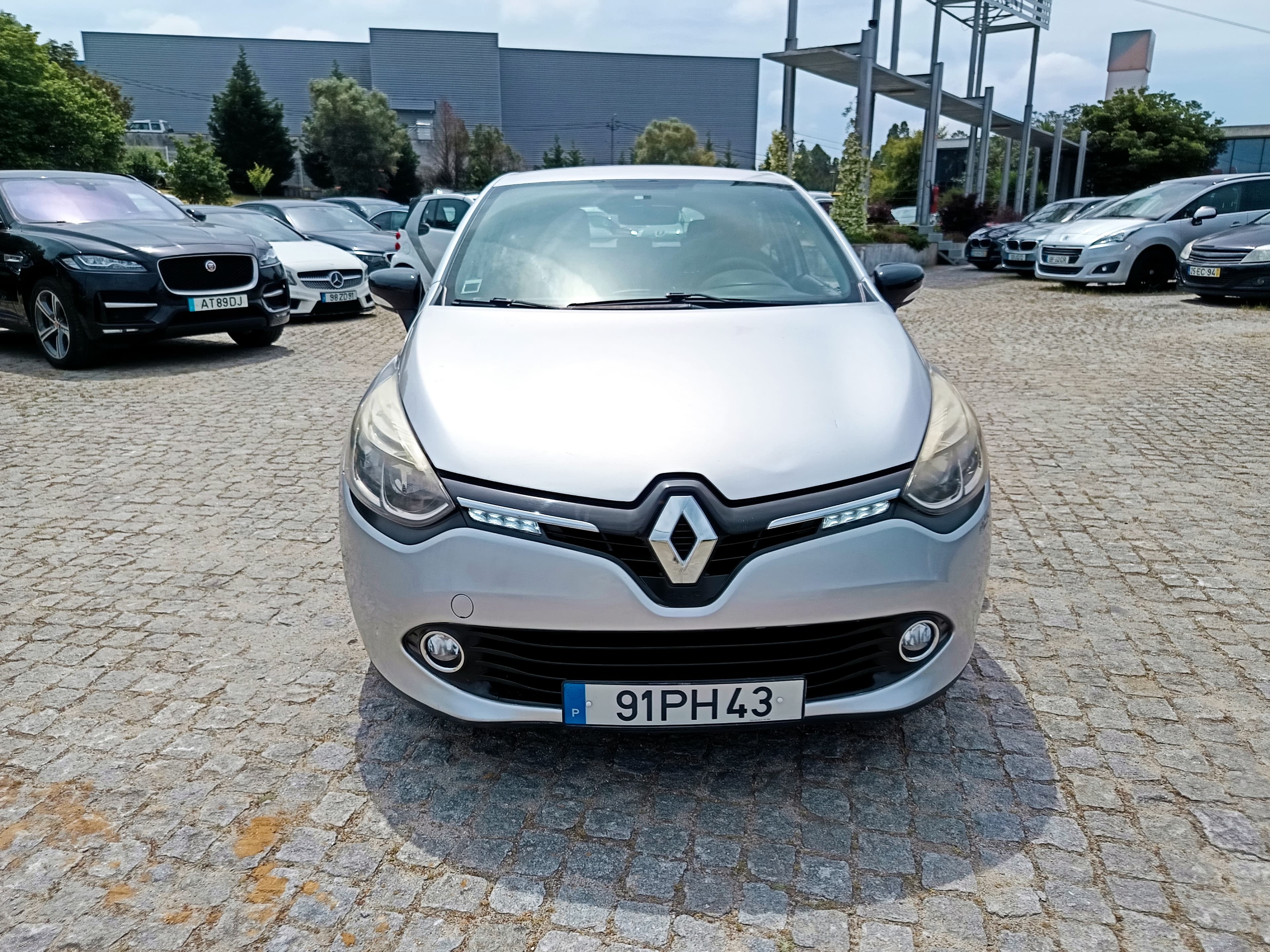 Renault Clio · Ano 2014 — imagem 2