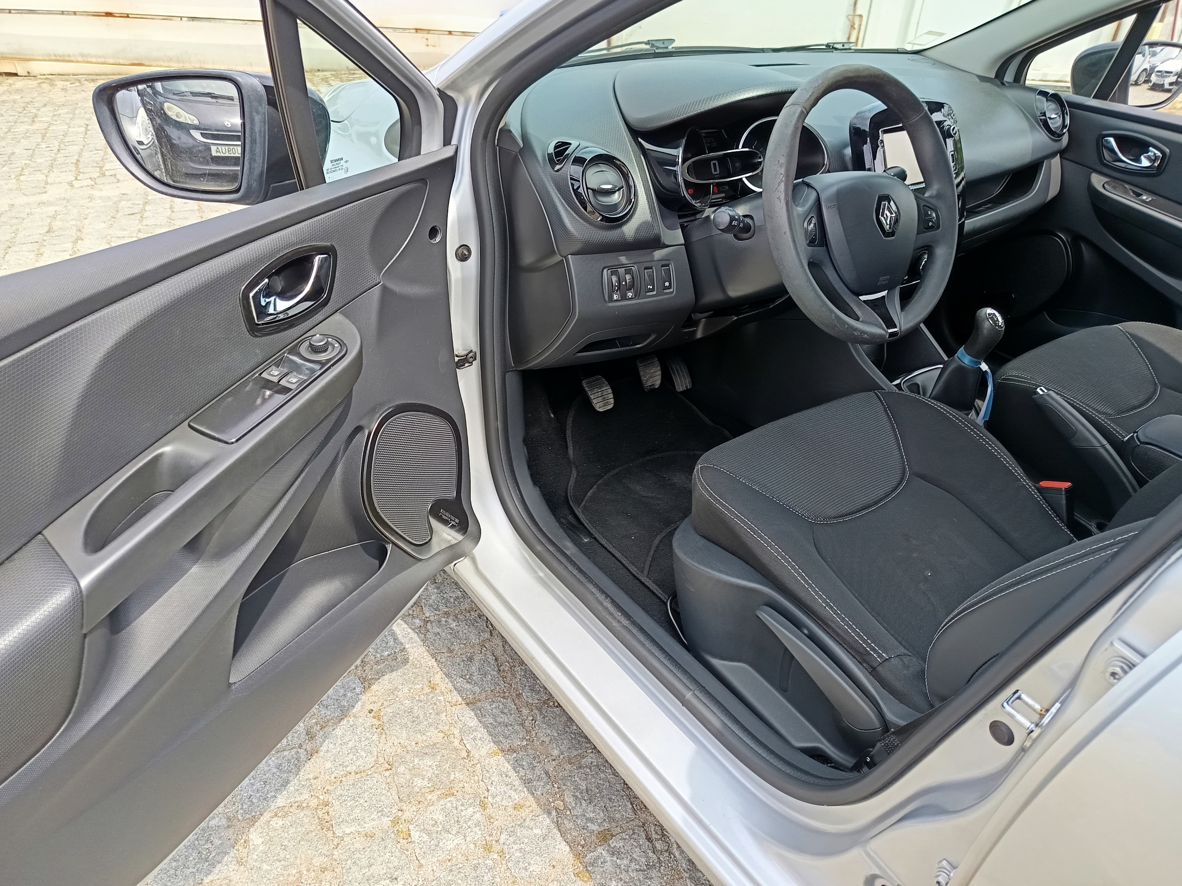 Renault Clio · Ano 2014 — imagem 31