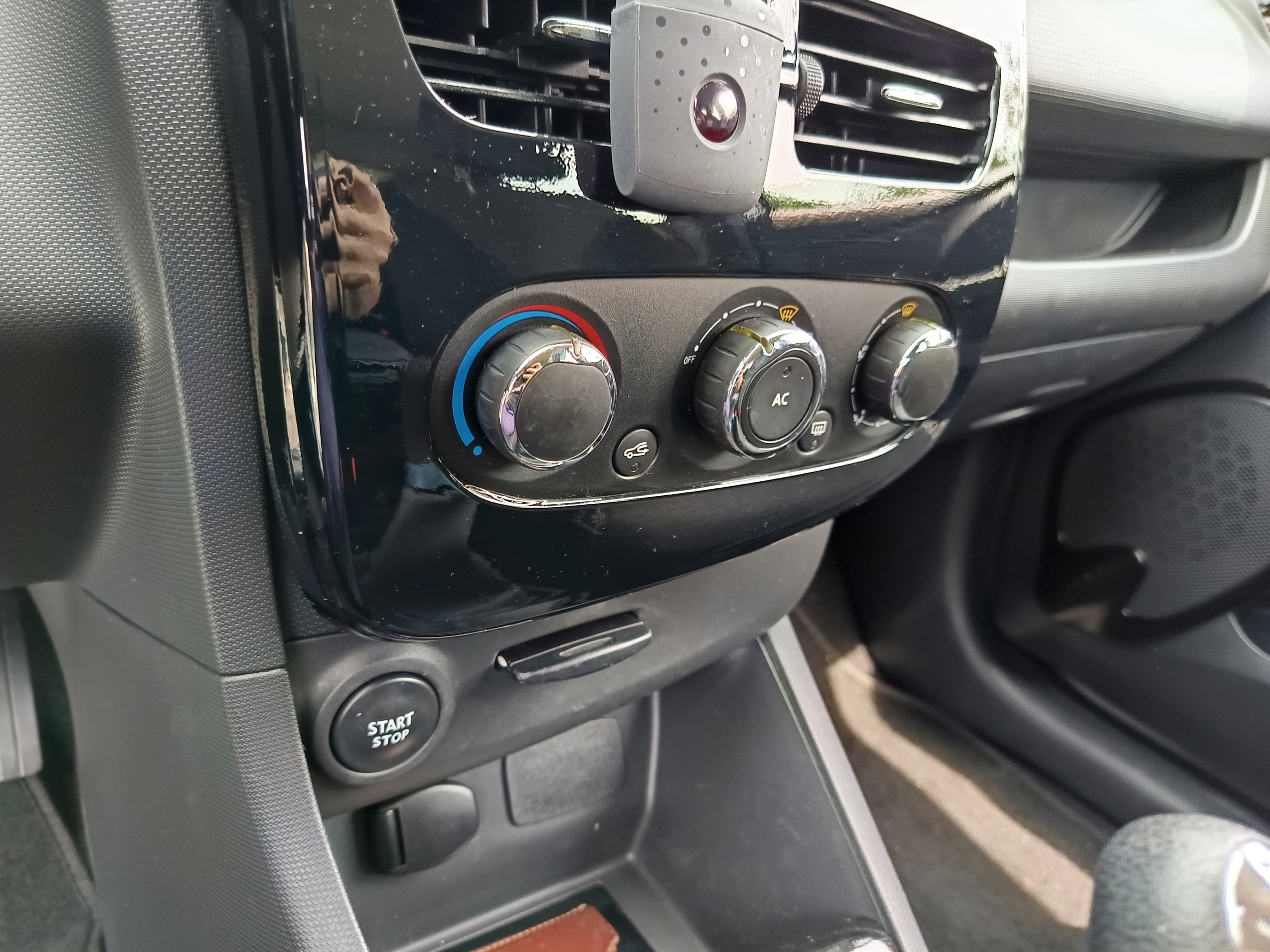 Renault Clio · Ano 2014 — imagem 39