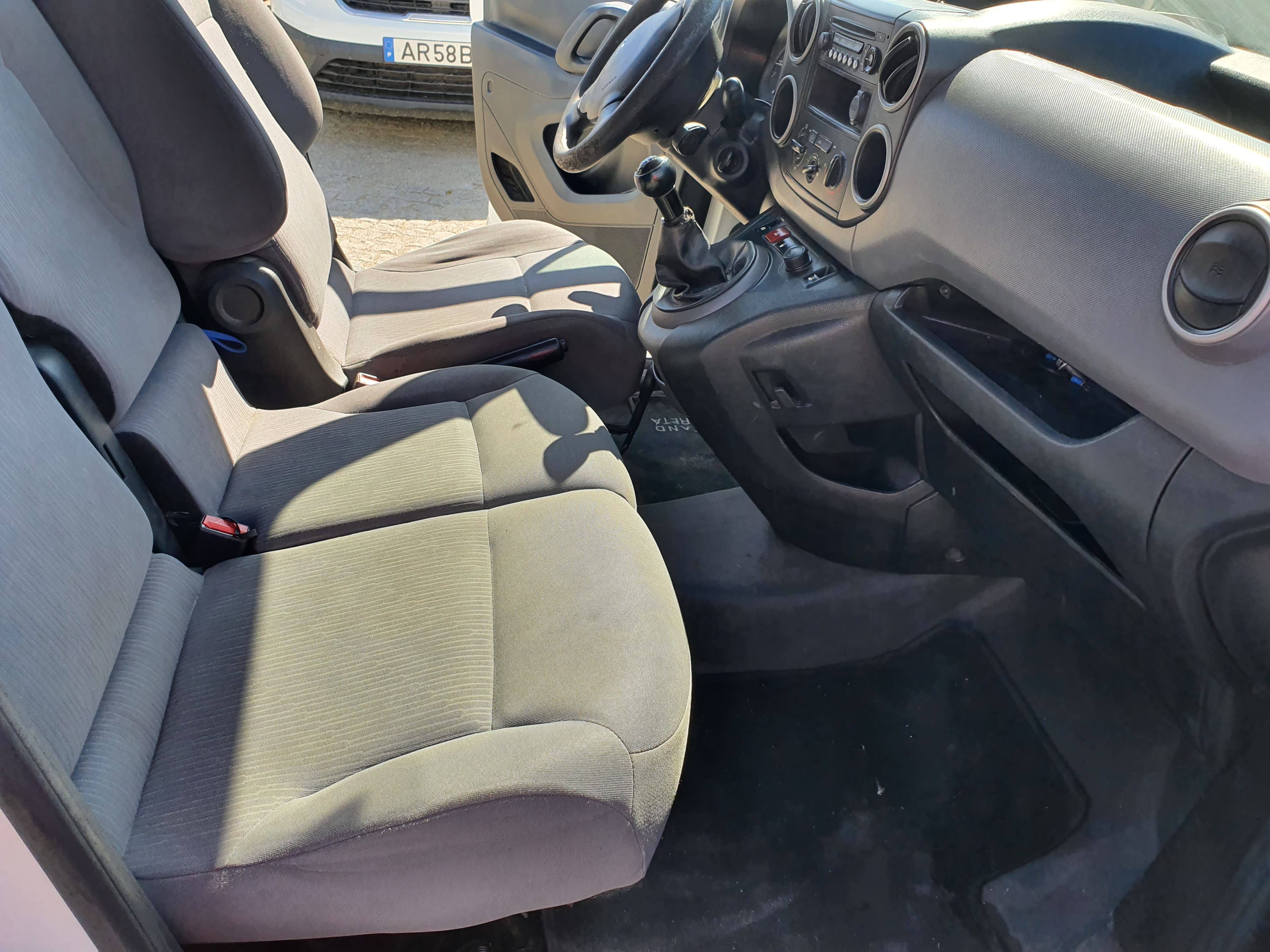 Peugeot Partner · Ano 2016 — imagem 19