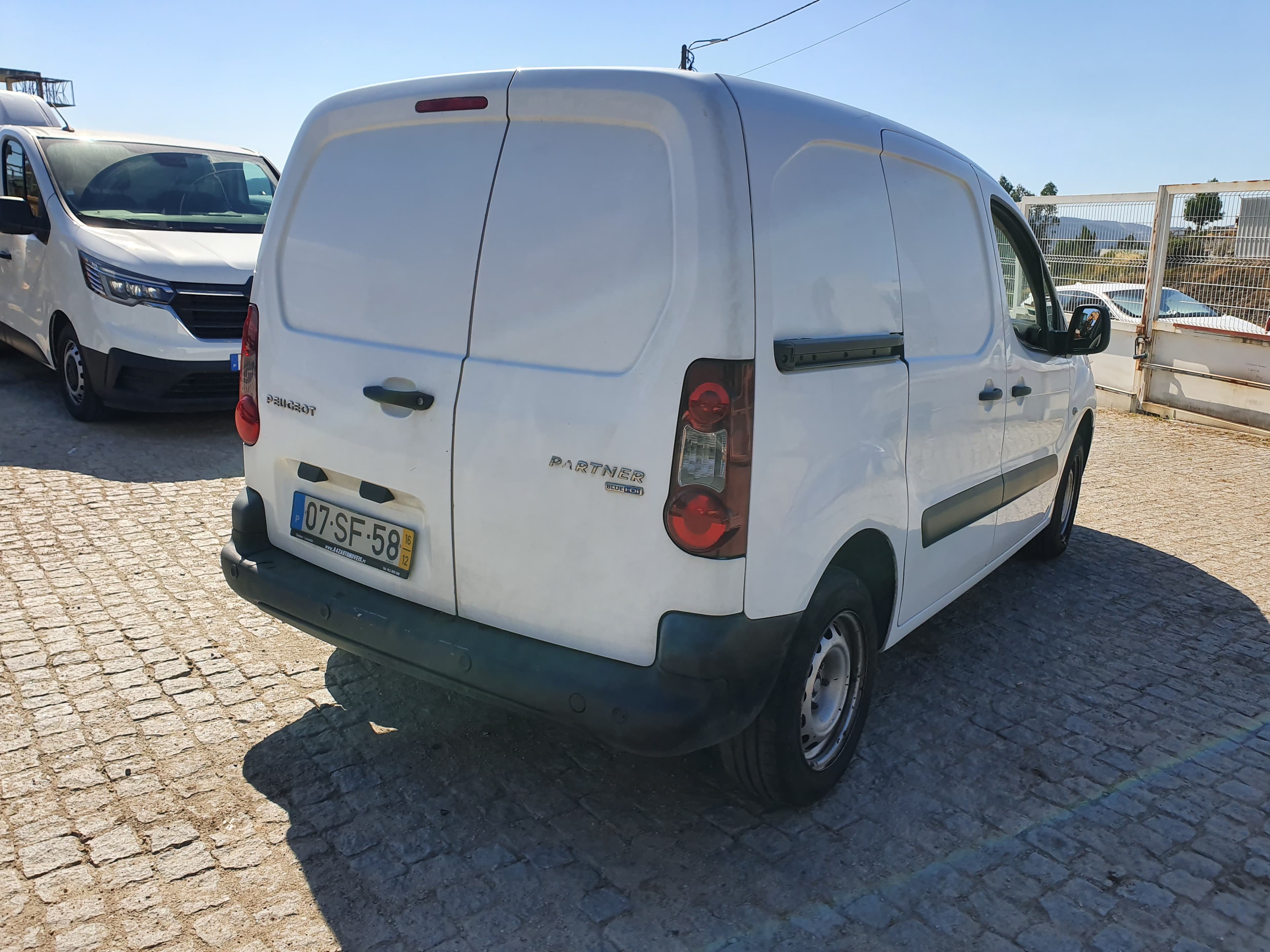 Peugeot Partner · Ano 2016 — imagem 4