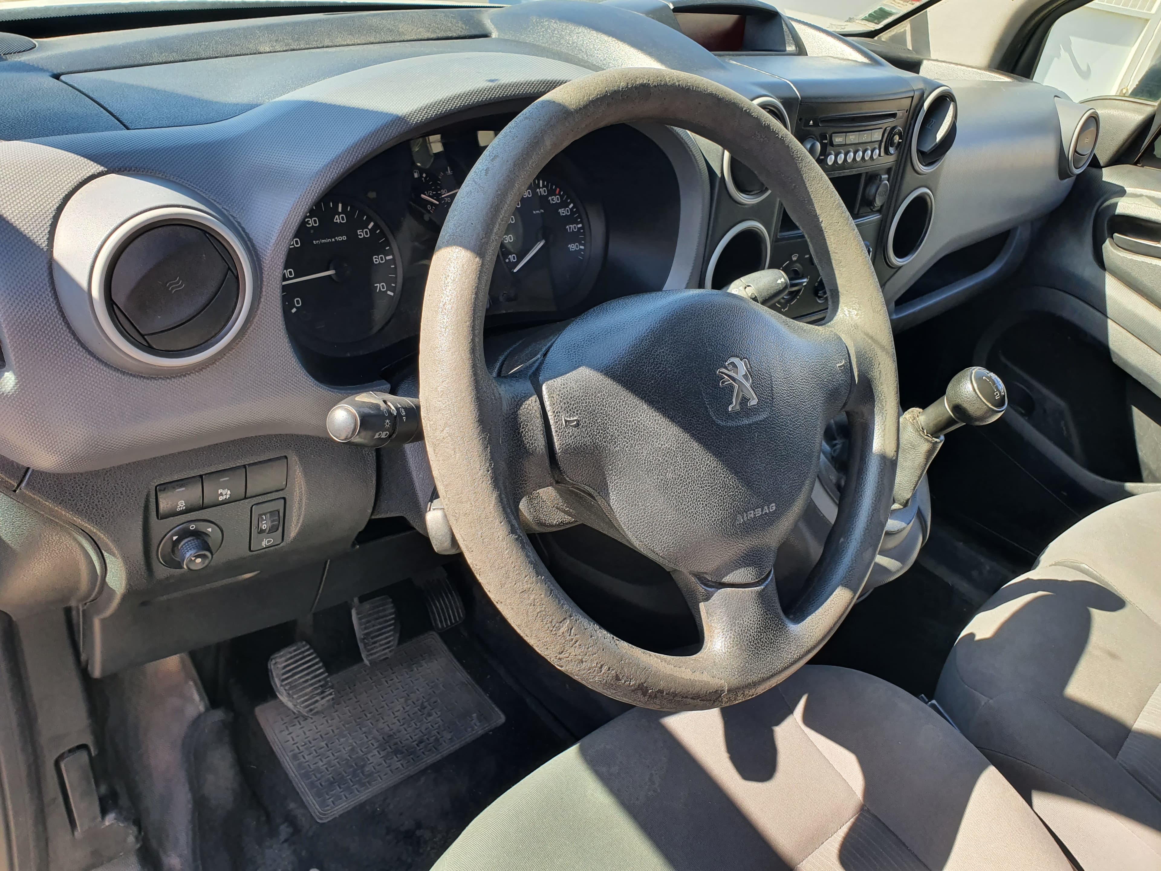 Peugeot Partner · Ano 2016 — imagem 25