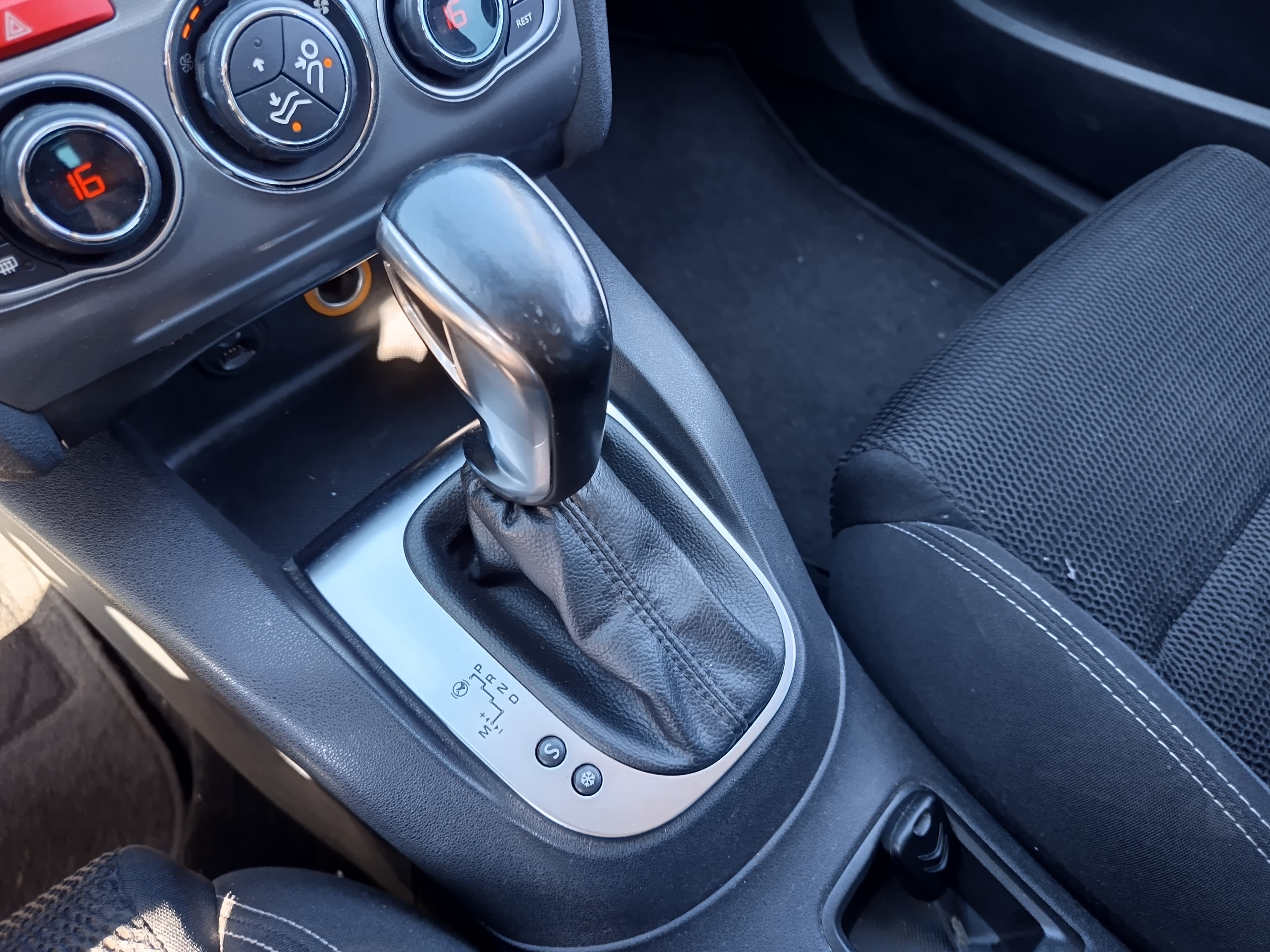 Citroën C4 · Ano 2016 — image 40