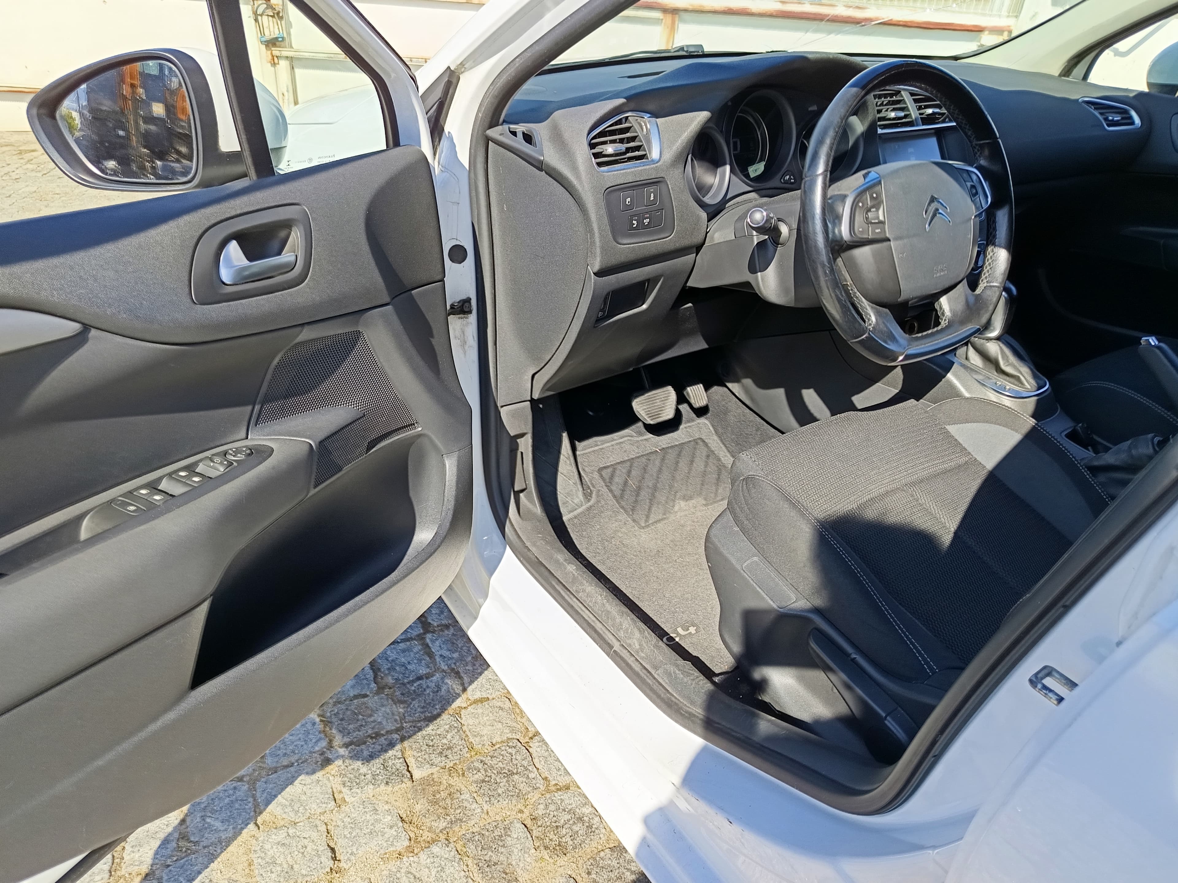 Citroën C4 · Ano 2016 — image 30