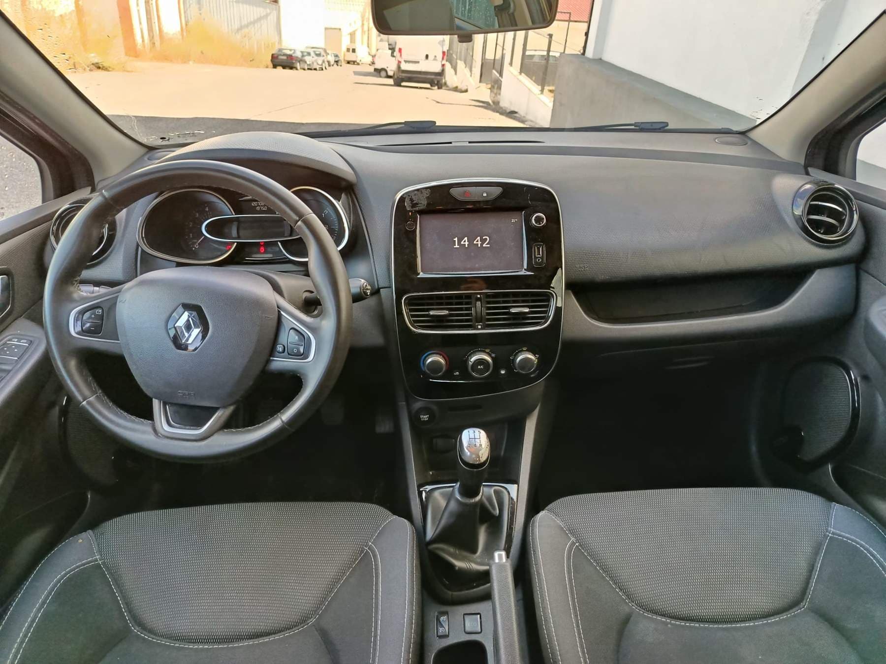 Renault Clio · Ano 2018 — imagem 20