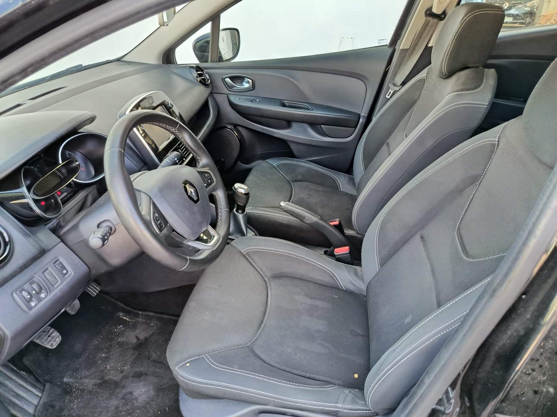 Renault Clio · Ano 2018 — imagem 13