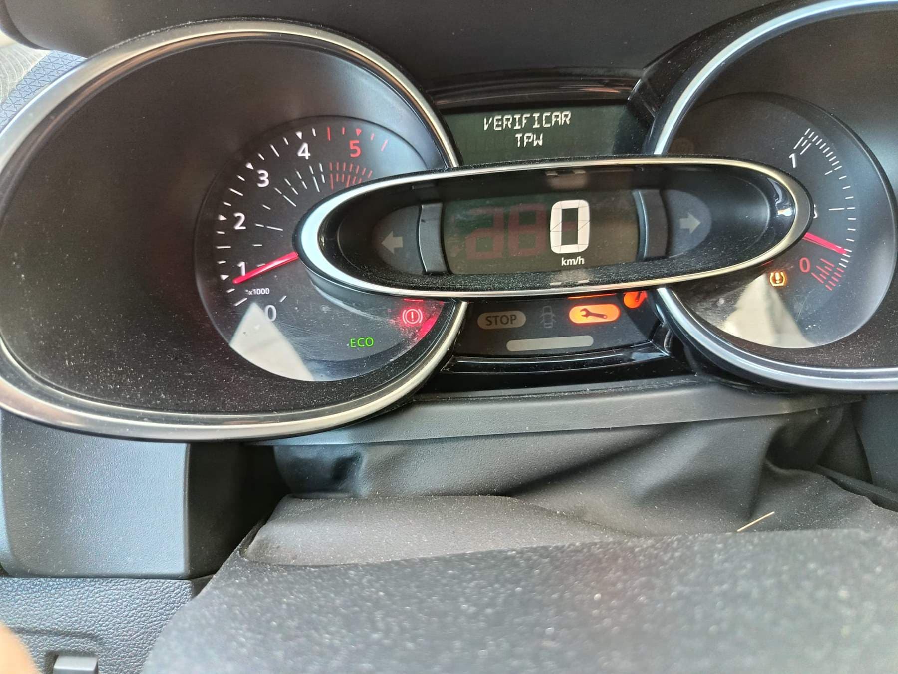 Renault Clio · Ano 2018 — imagem 14