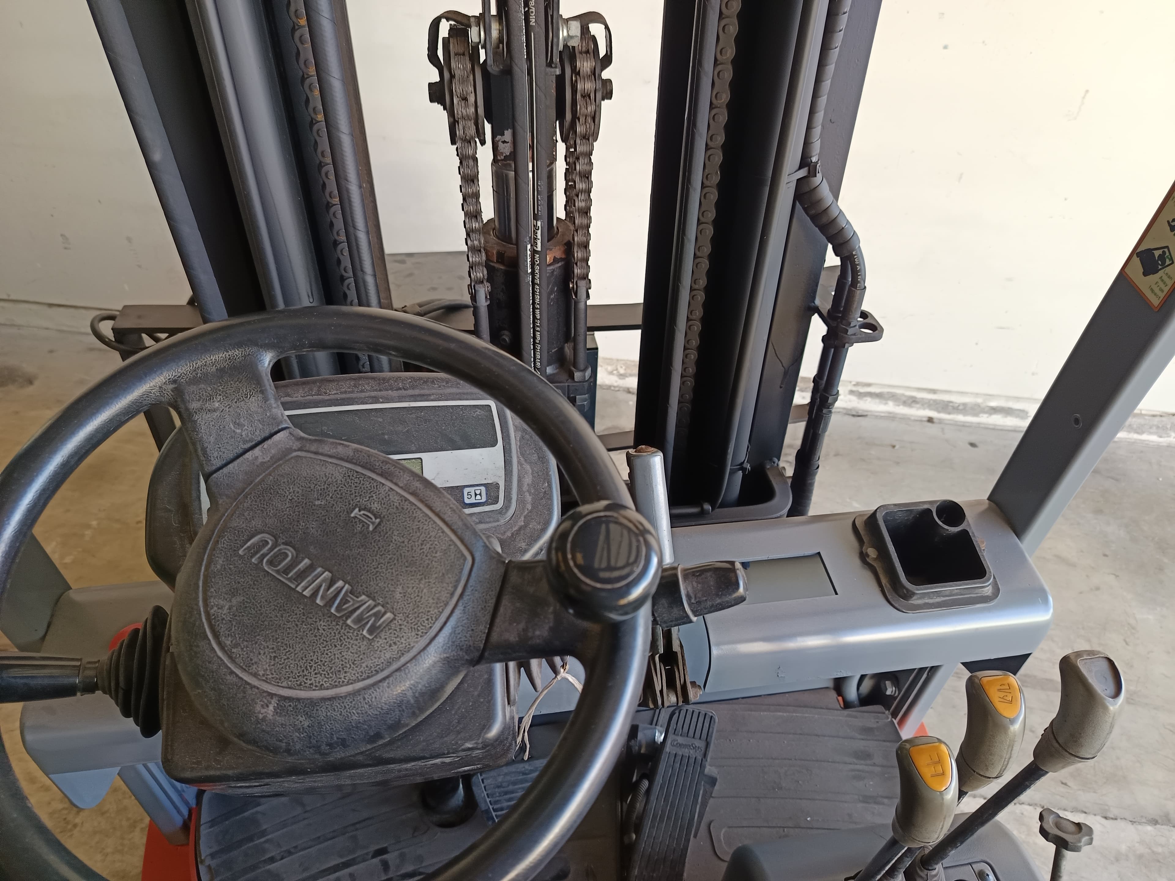 Empilhador Elétrico Manitou · 2015 — image 13