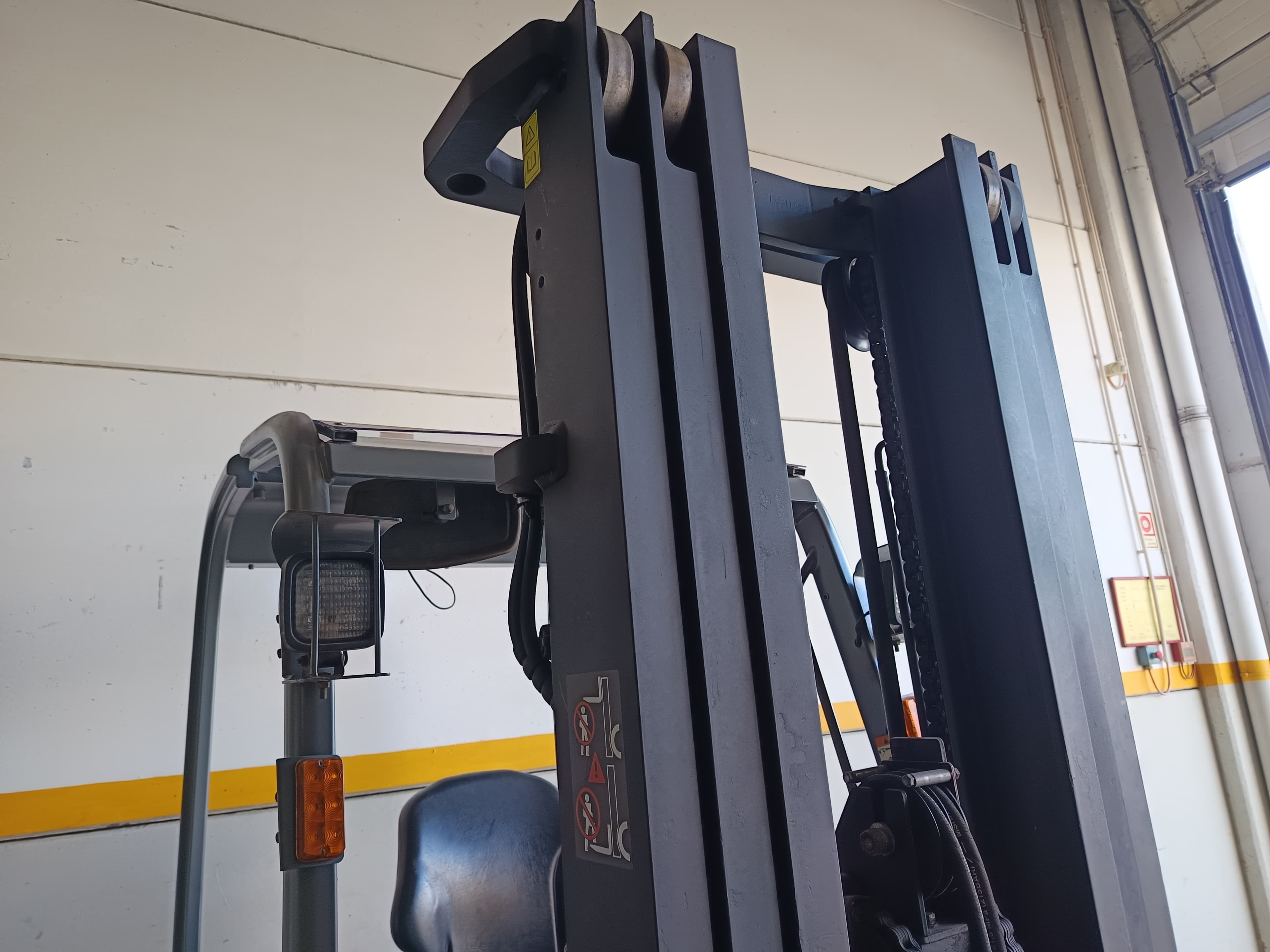Empilhador Elétrico Manitou · 2015 — image 8
