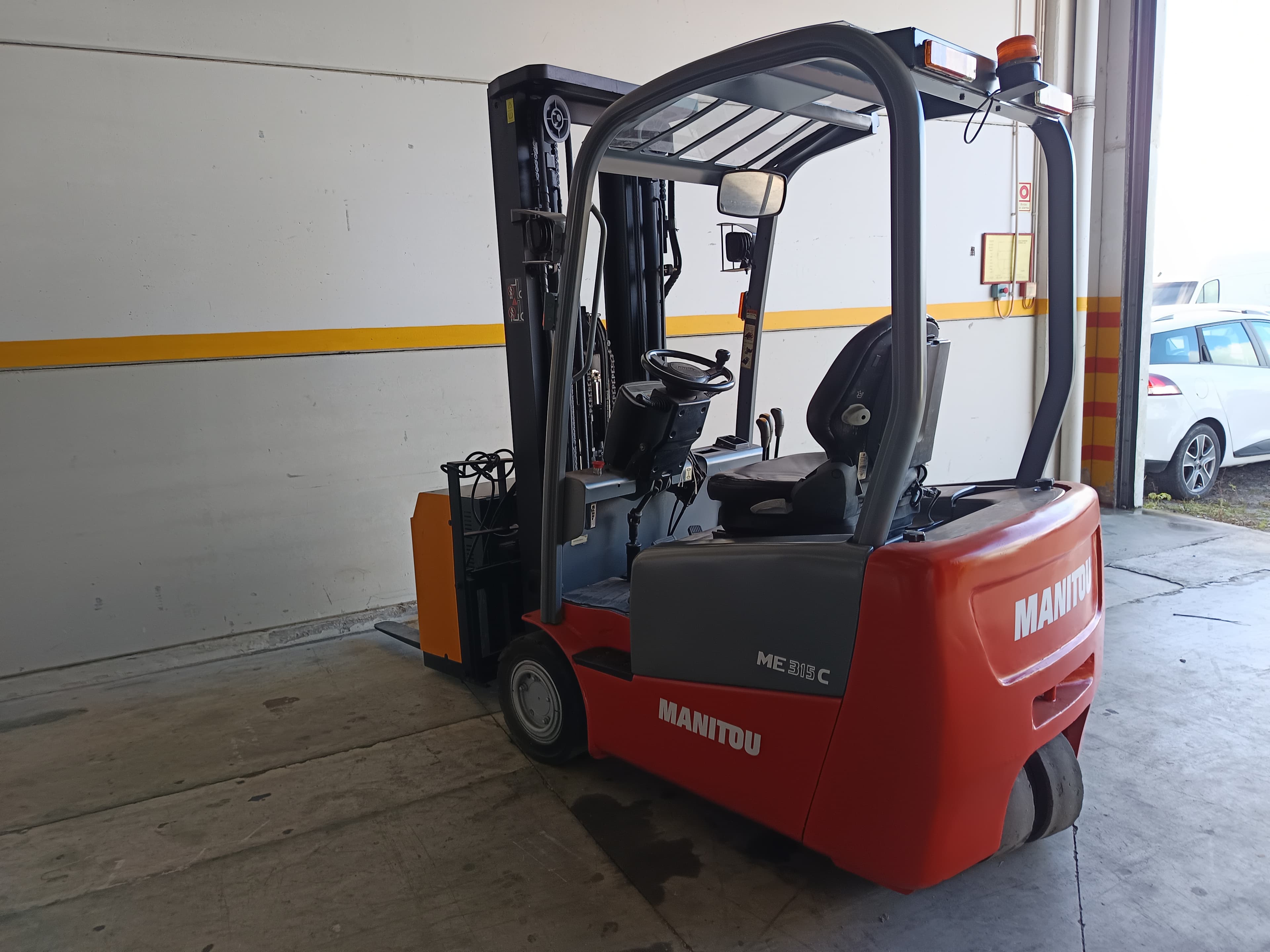 Empilhador Elétrico Manitou · 2015 — image 3