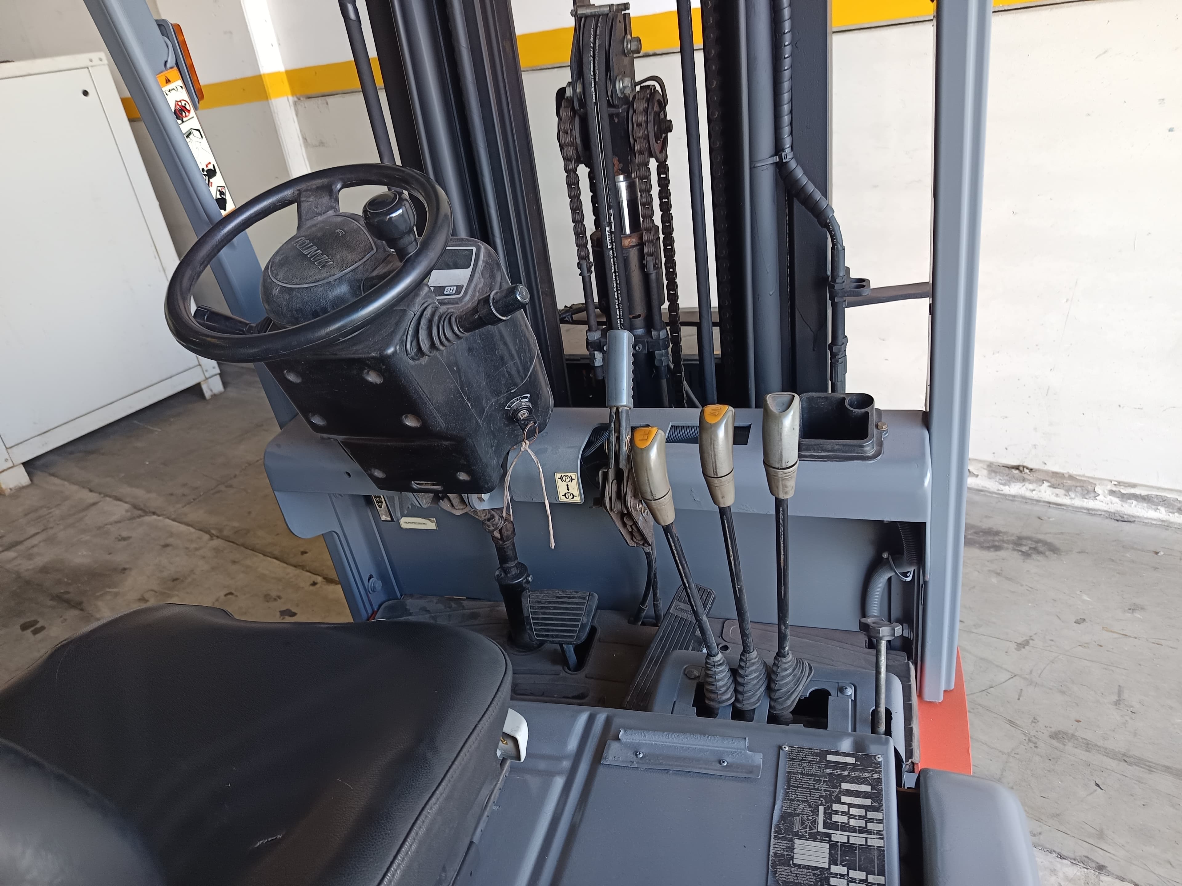 Empilhador Elétrico Manitou · 2015 — image 11