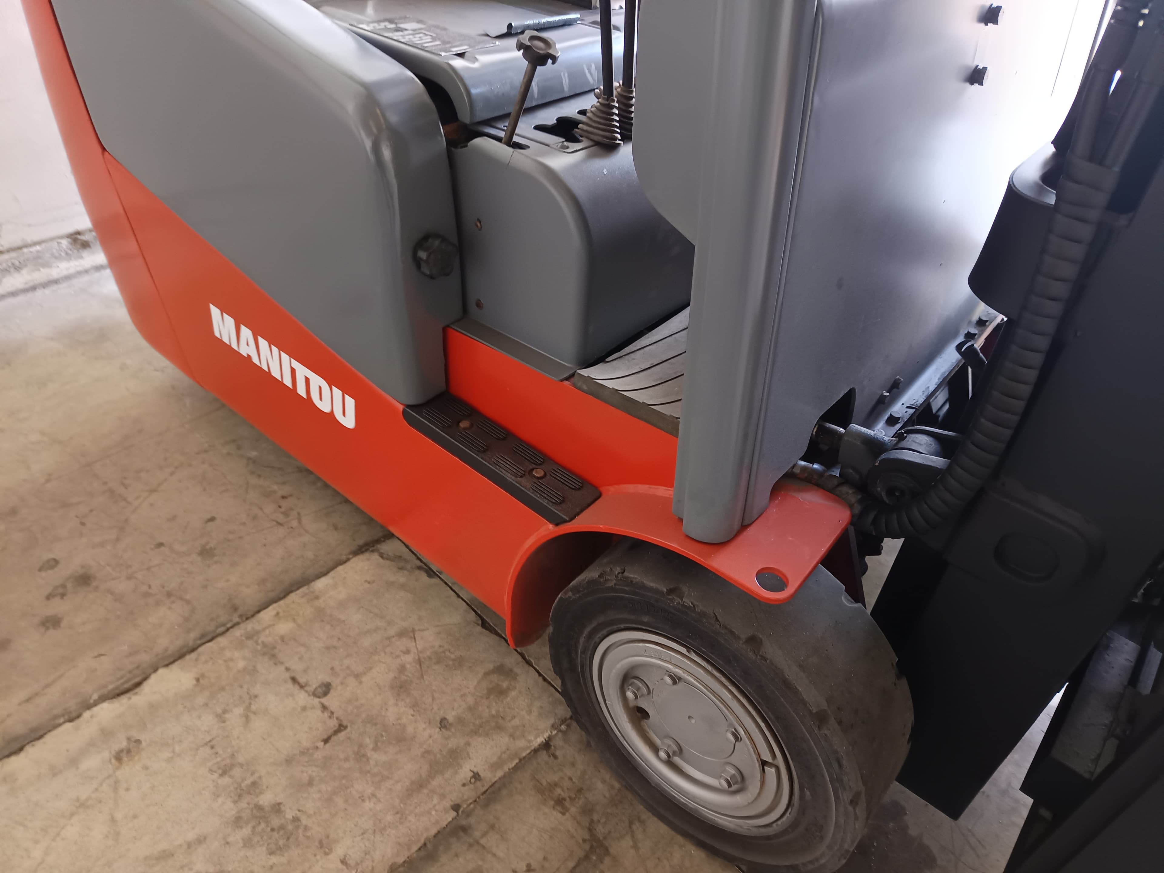 Empilhador Elétrico Manitou · 2015 — image 9
