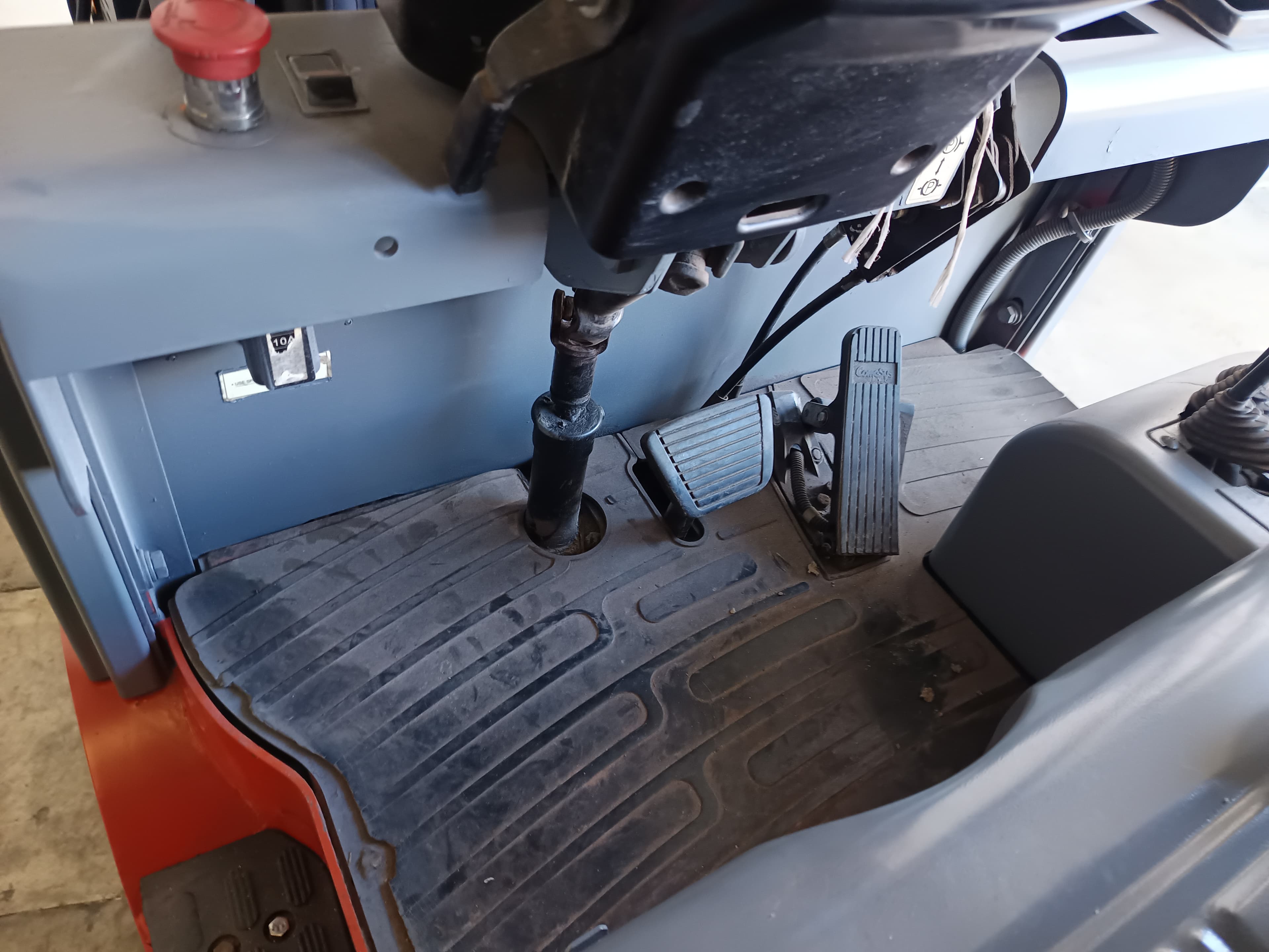 Empilhador Elétrico Manitou · 2015 — image 12