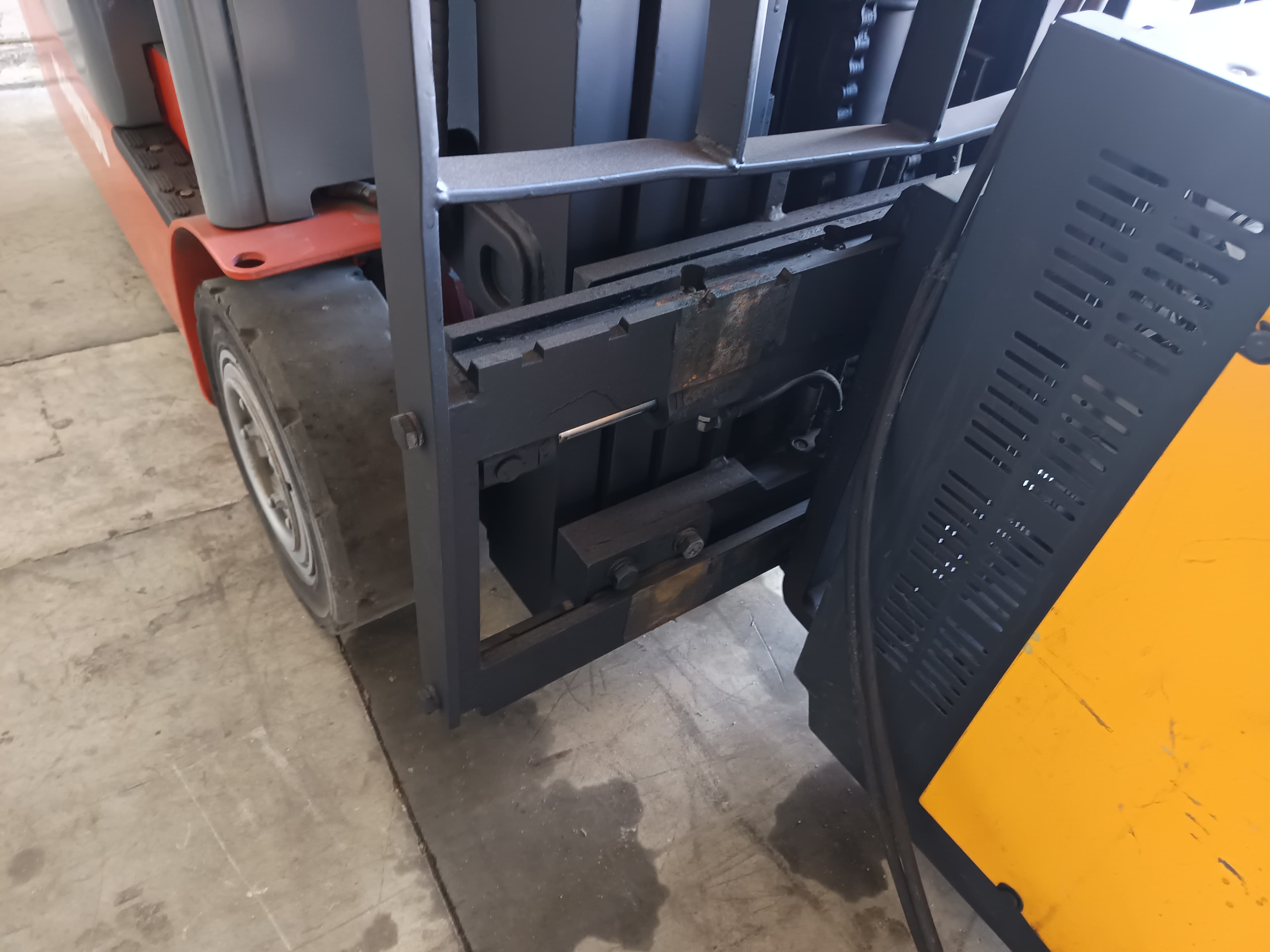 Empilhador Elétrico Manitou · 2015 — image 7