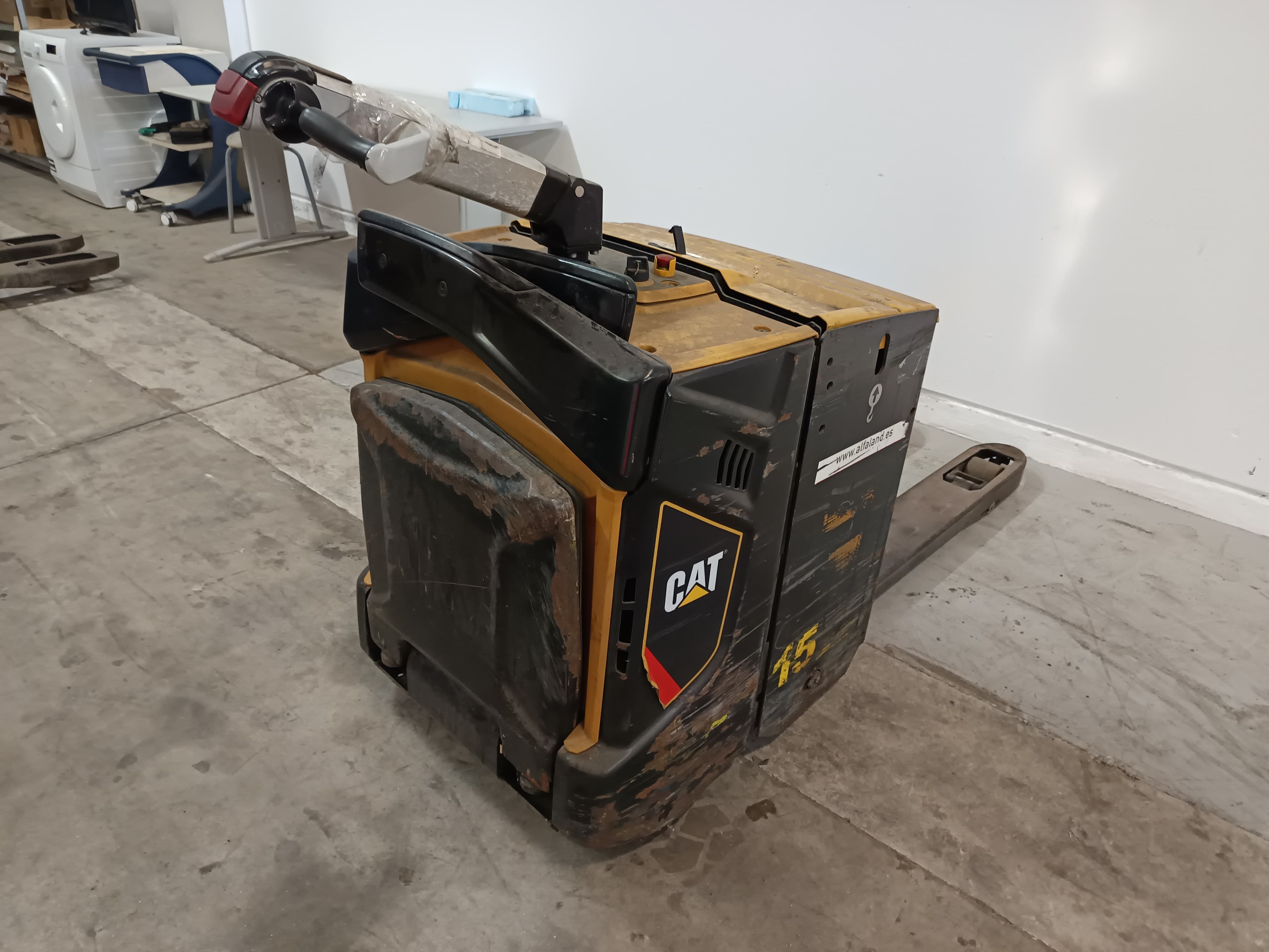 Porta Paletes Elétrico CAT · Ano 2019 — imagem 4